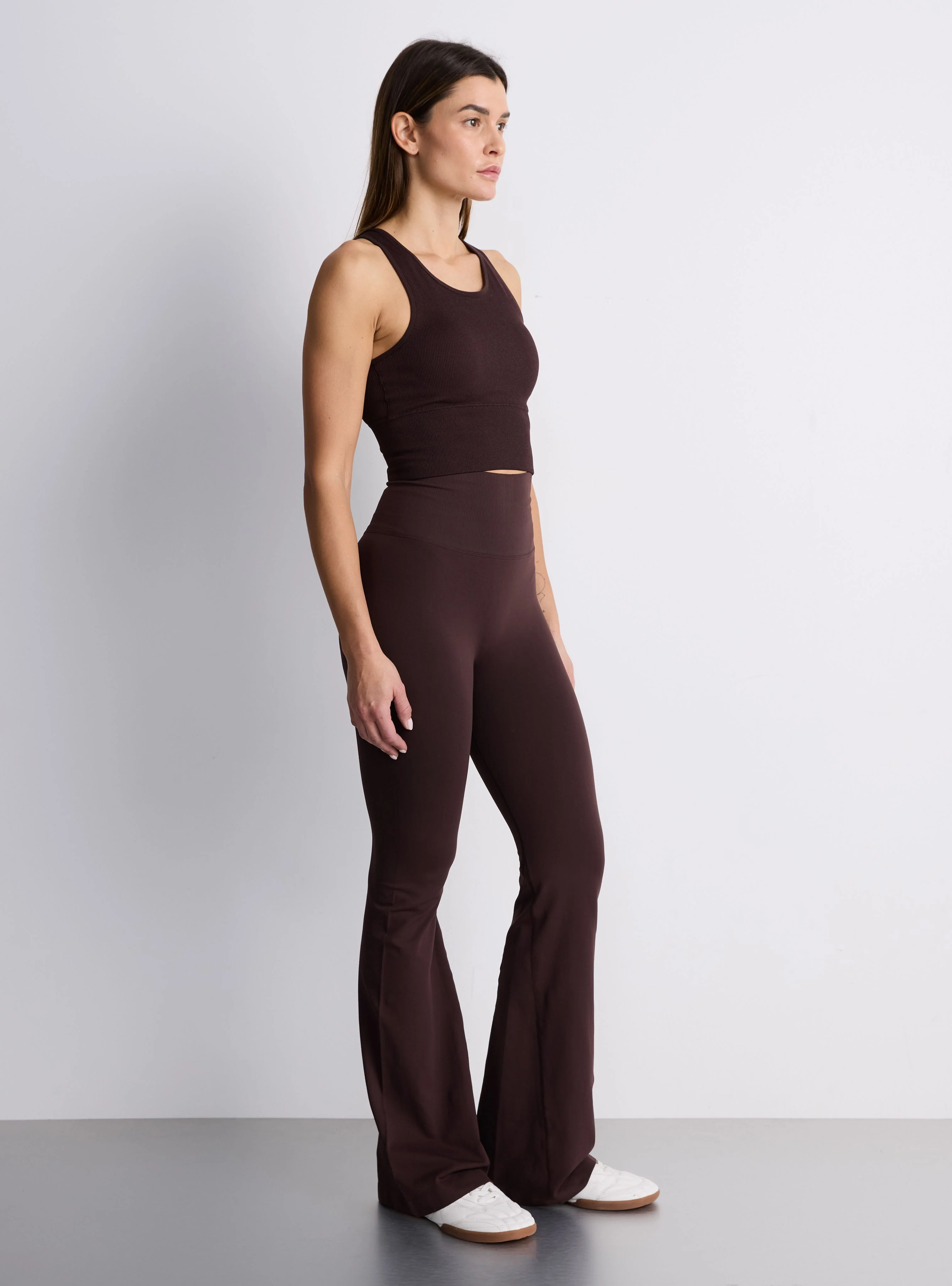 Leggings sportivi a zampa con arriccio