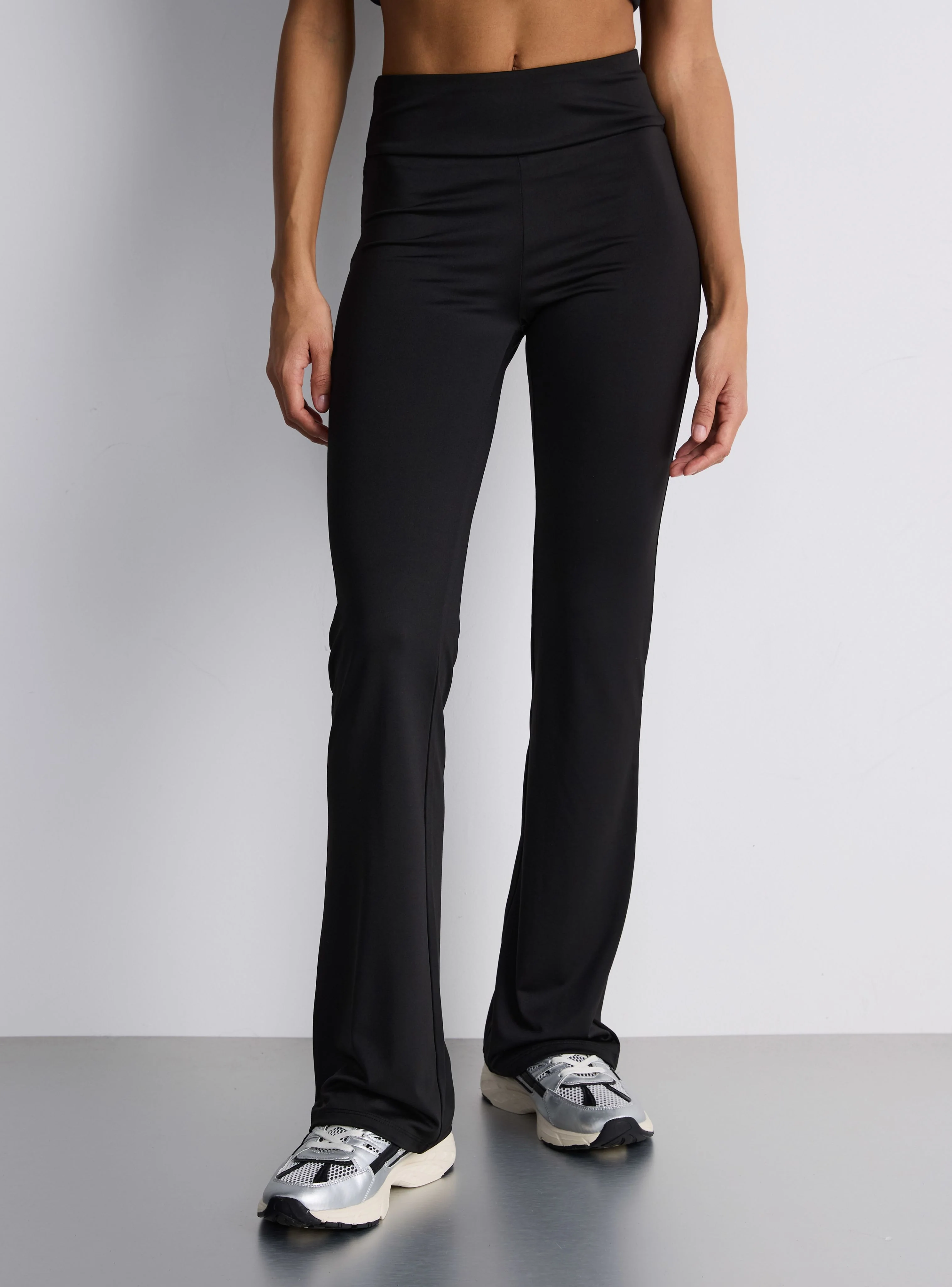 Leggings sportivi a zampa tinta unita