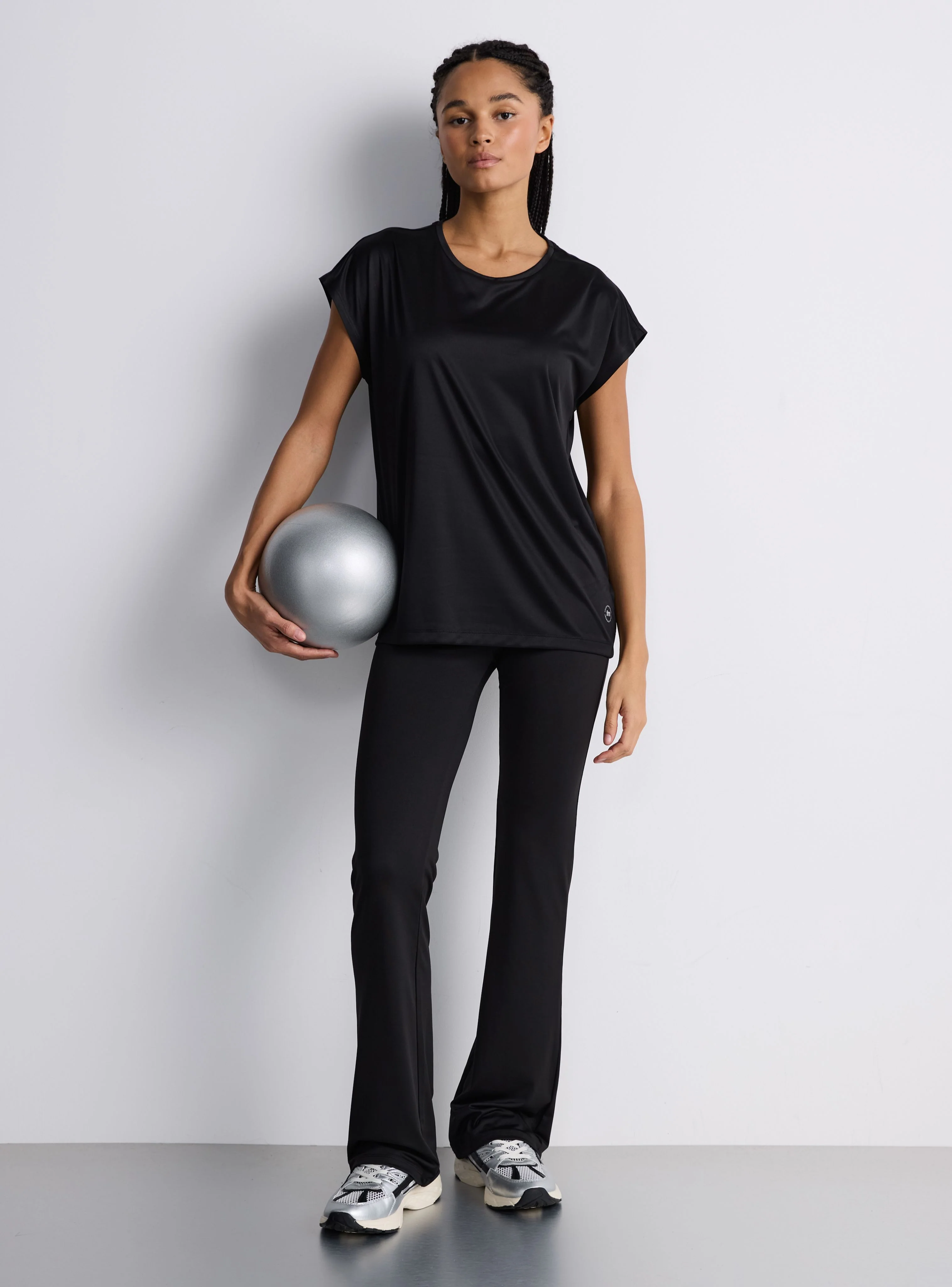 Leggings sportivi a zampa tinta unita - Image 2