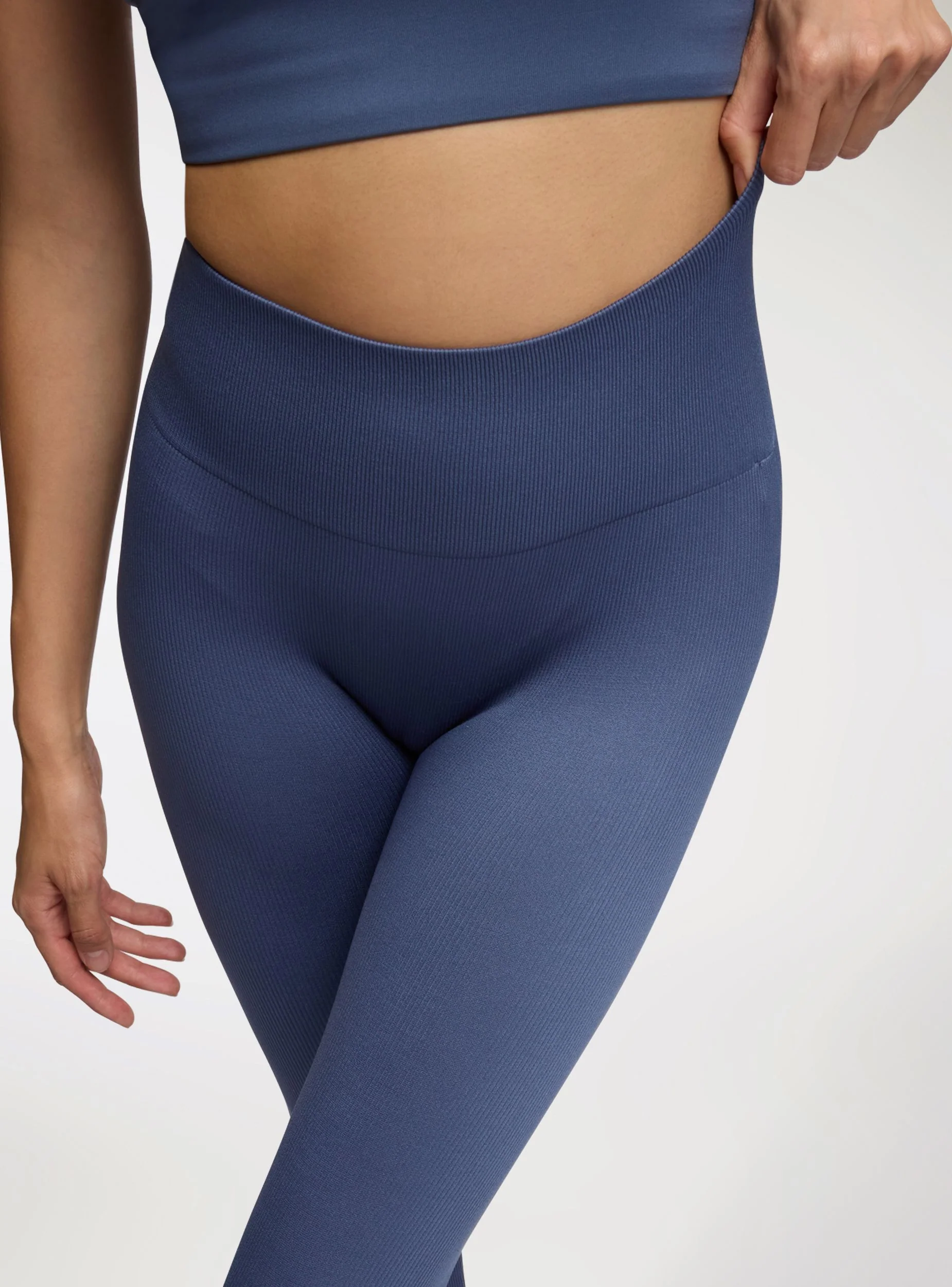 Leggings sportivi seamless con arricciatura - Image 3