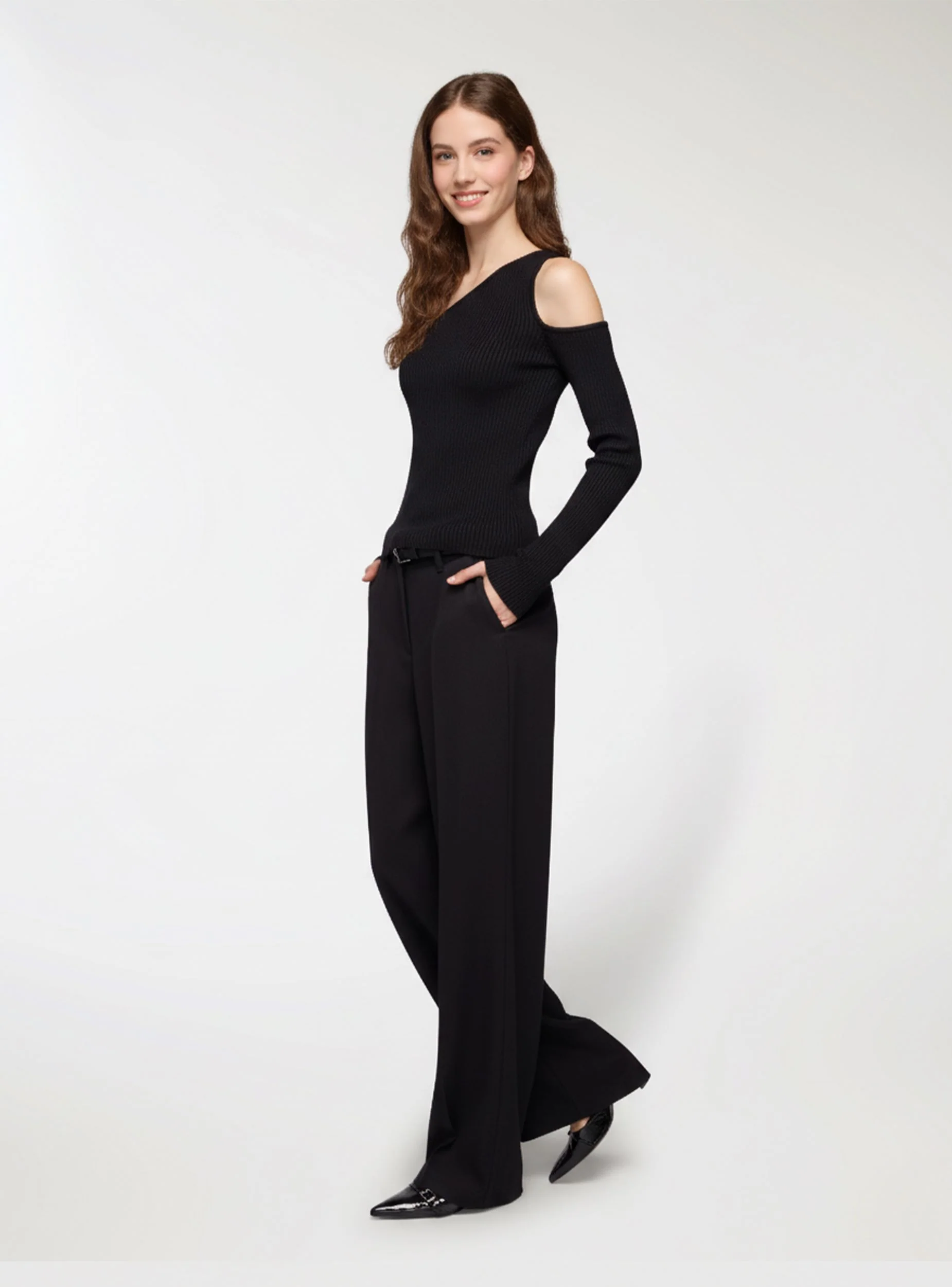 Maglia a costine asimmetrica con cut out - Image 3