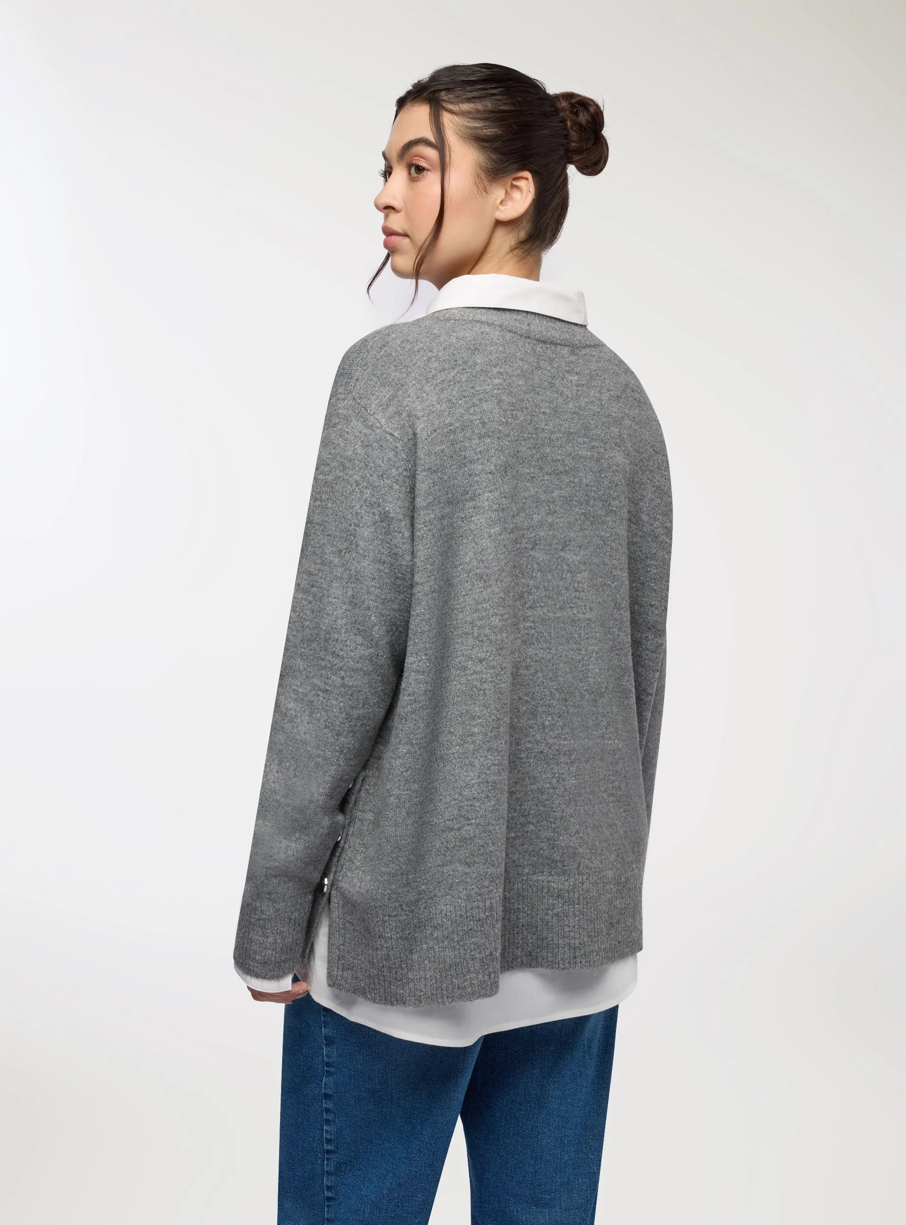 Maglia con bottoni decorativi