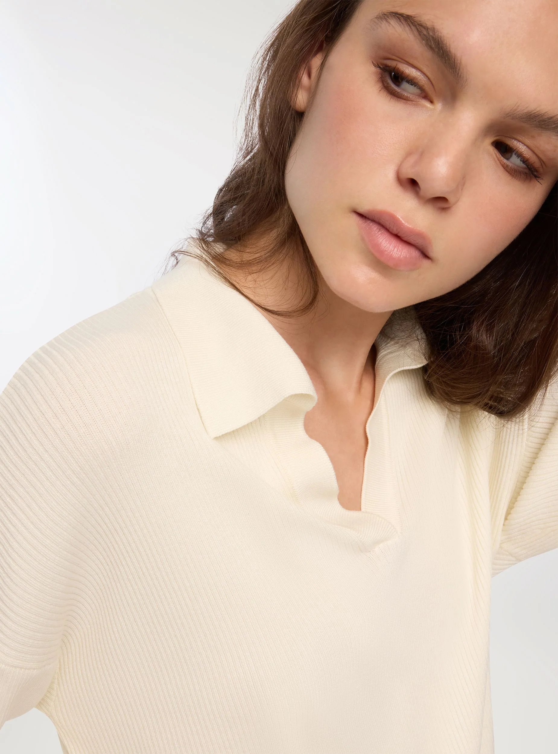 Maglia con colletto e scollo a V - Image 2