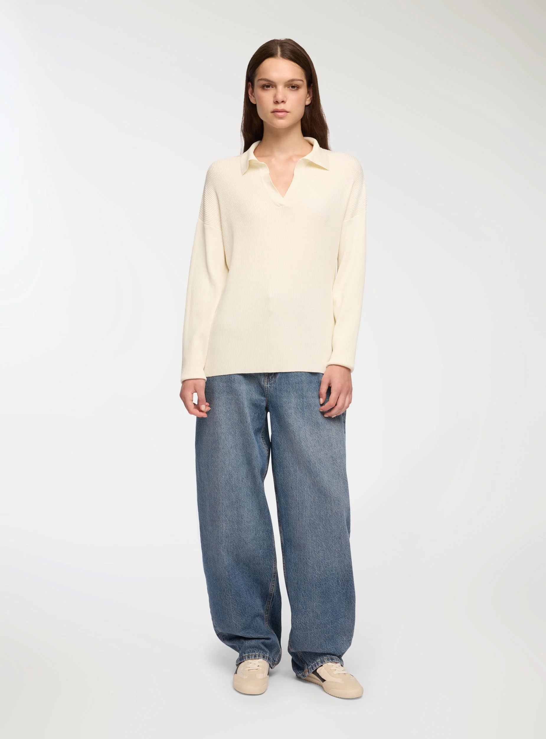 Maglia con colletto e scollo a V - Image 3