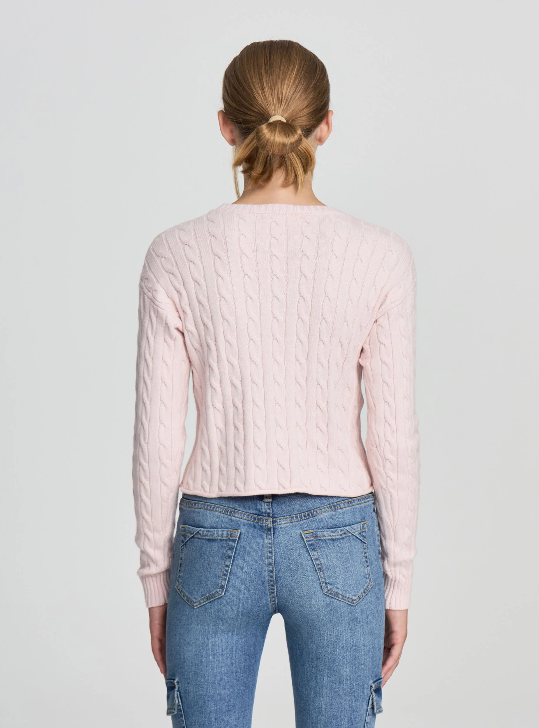 Maglia con lavorazione a treccia