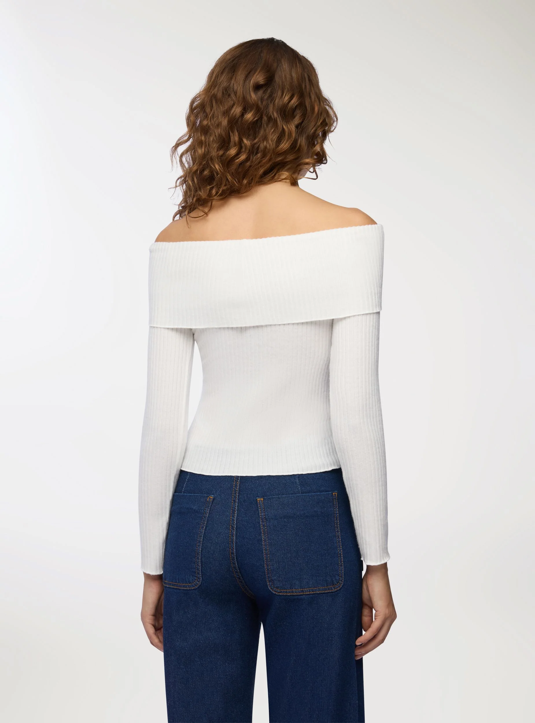 Maglia con spalle scoperte tessuto caldo - Image 3