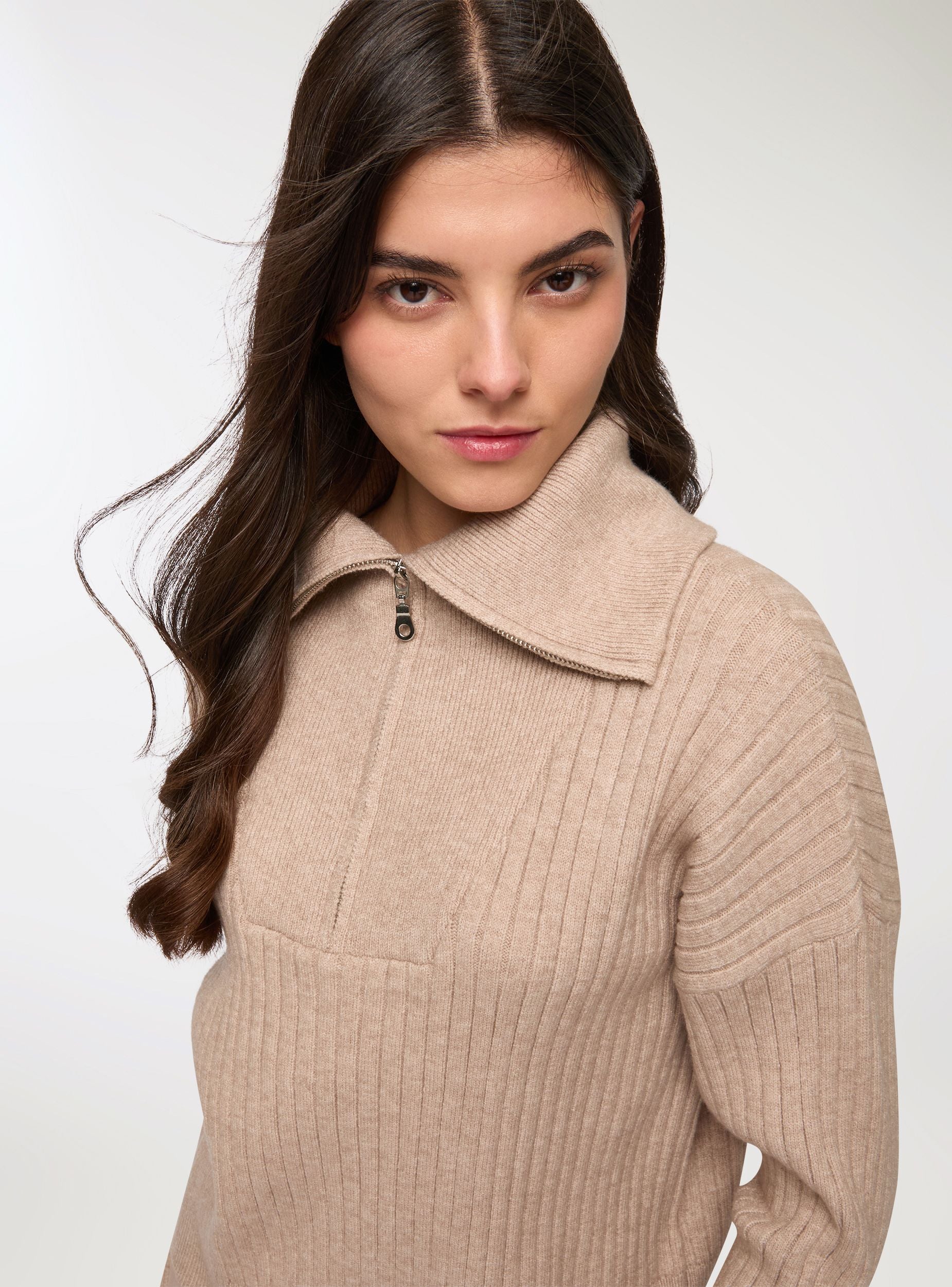Maglia con zip e collo ampio - Image 4