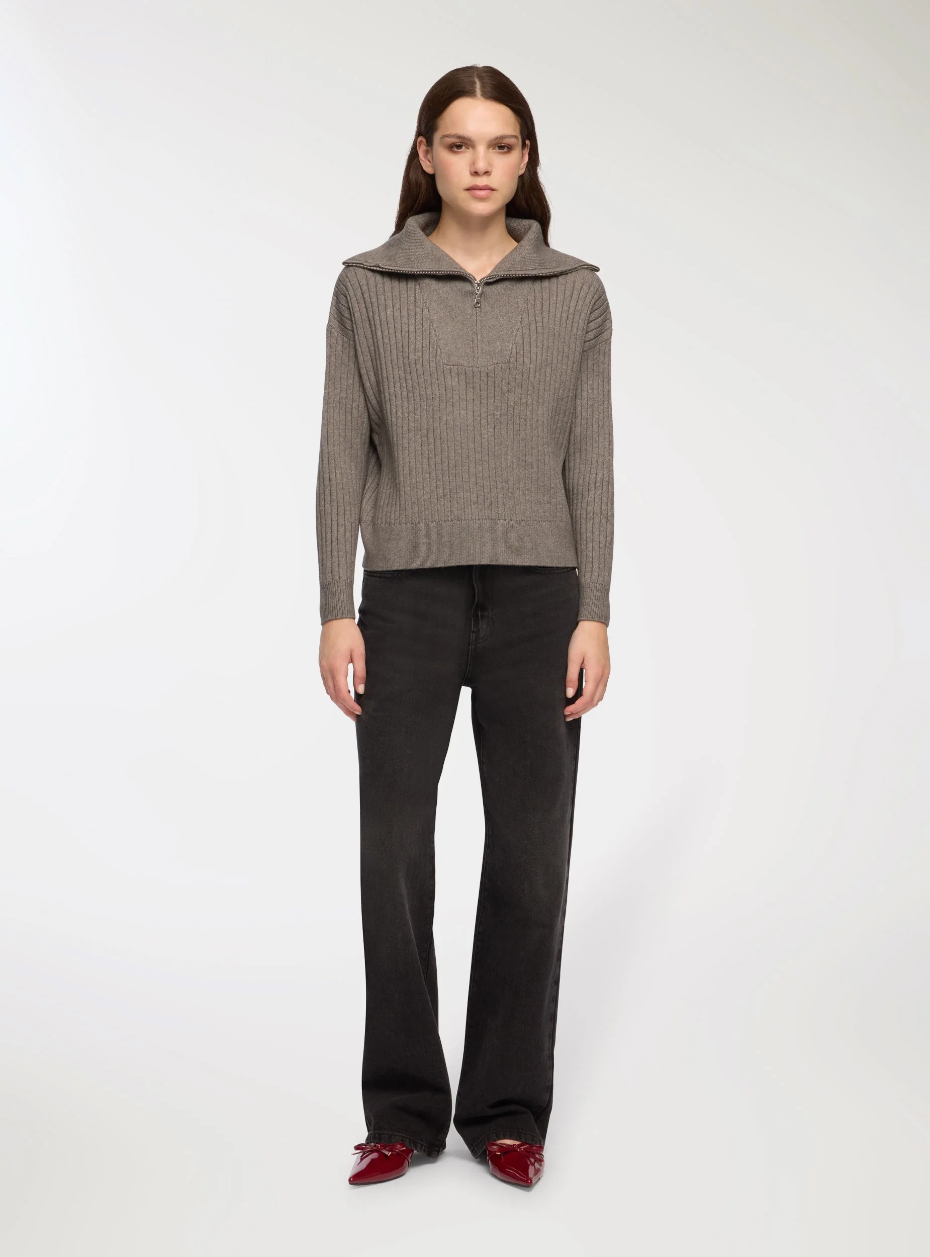 Maglia con zip e collo ampio