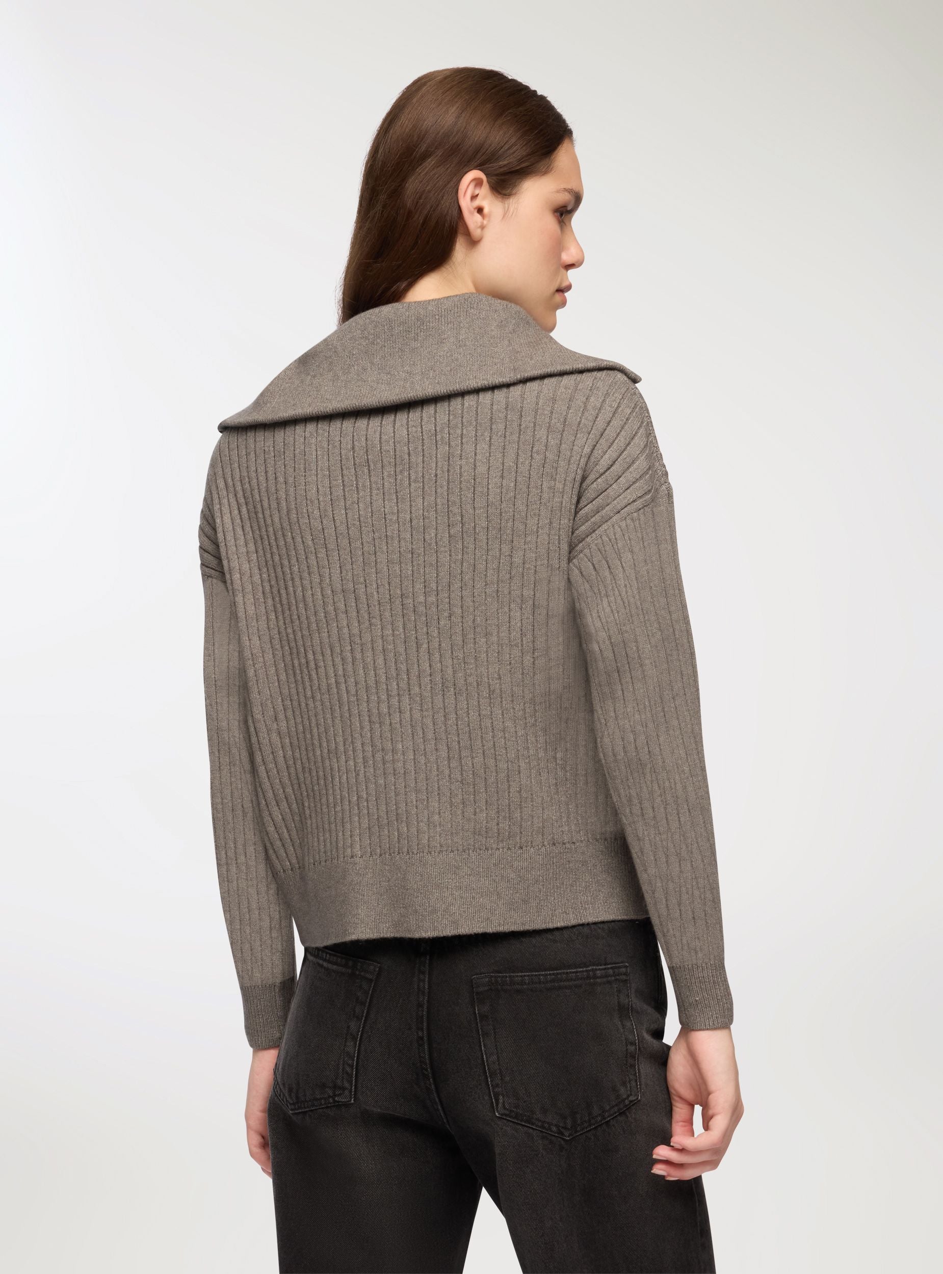 Maglia con zip e collo ampio - Image 2
