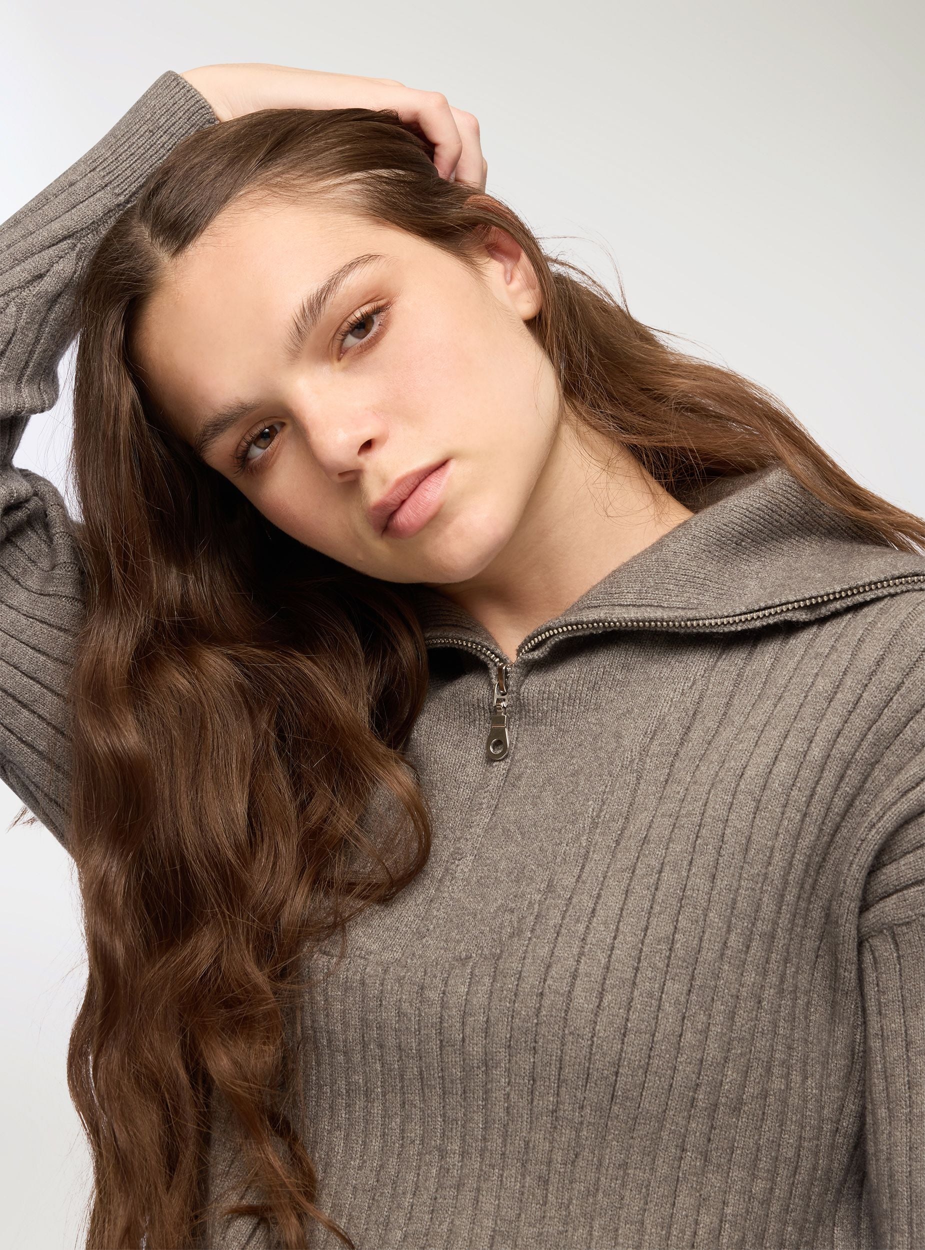 Maglia con zip e collo ampio - Image 3