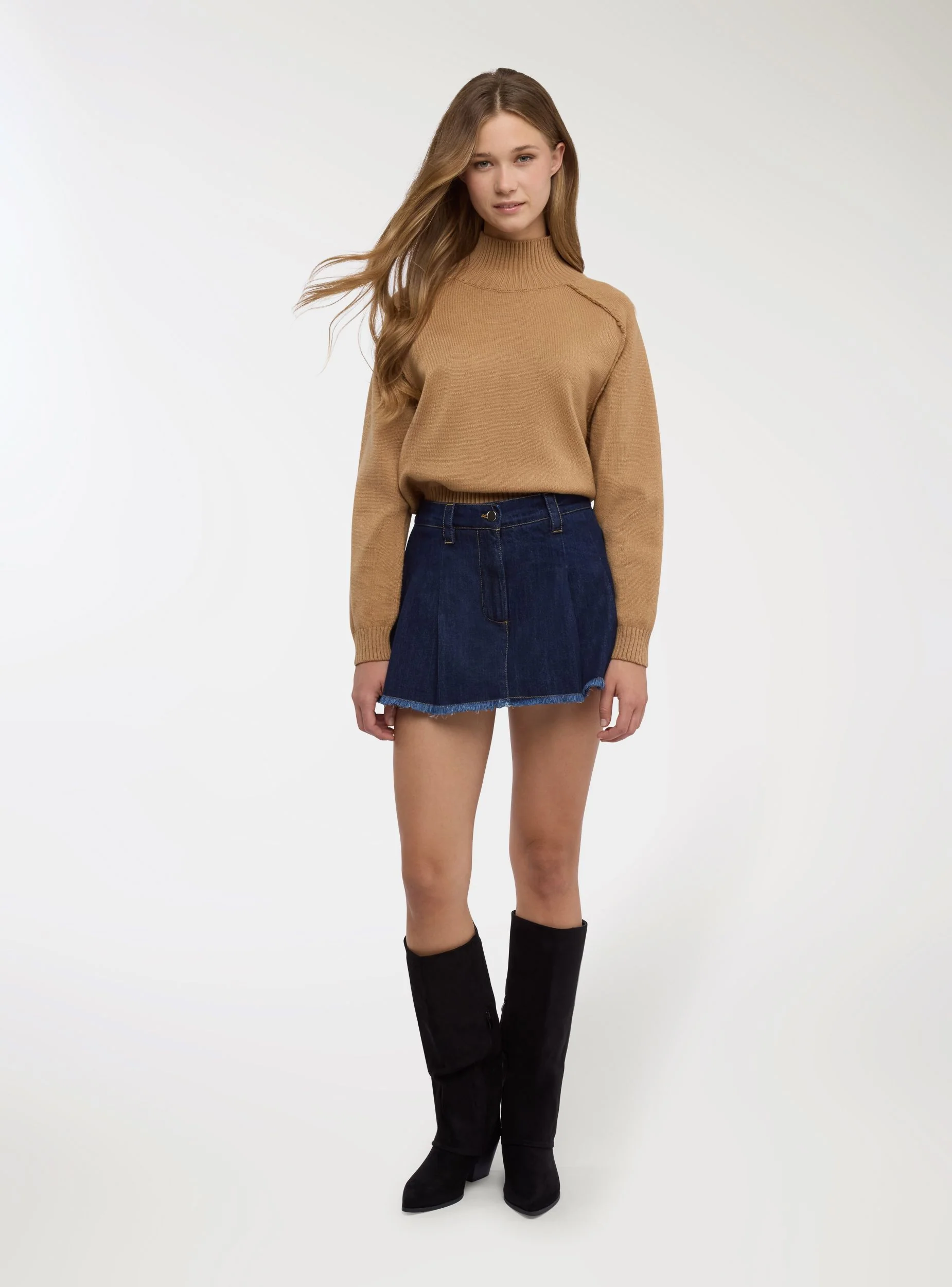 Maglia crop a tinta unita con collo alto