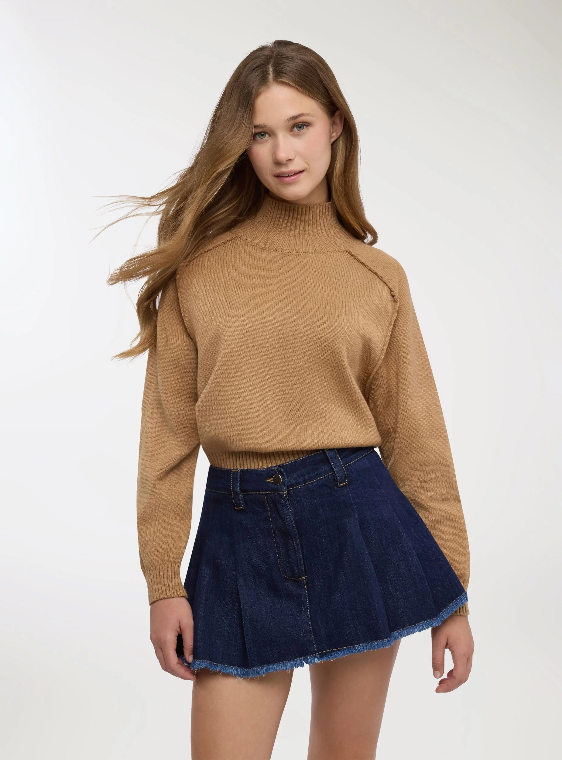 Maglia crop a tinta unita con collo alto - Image 8