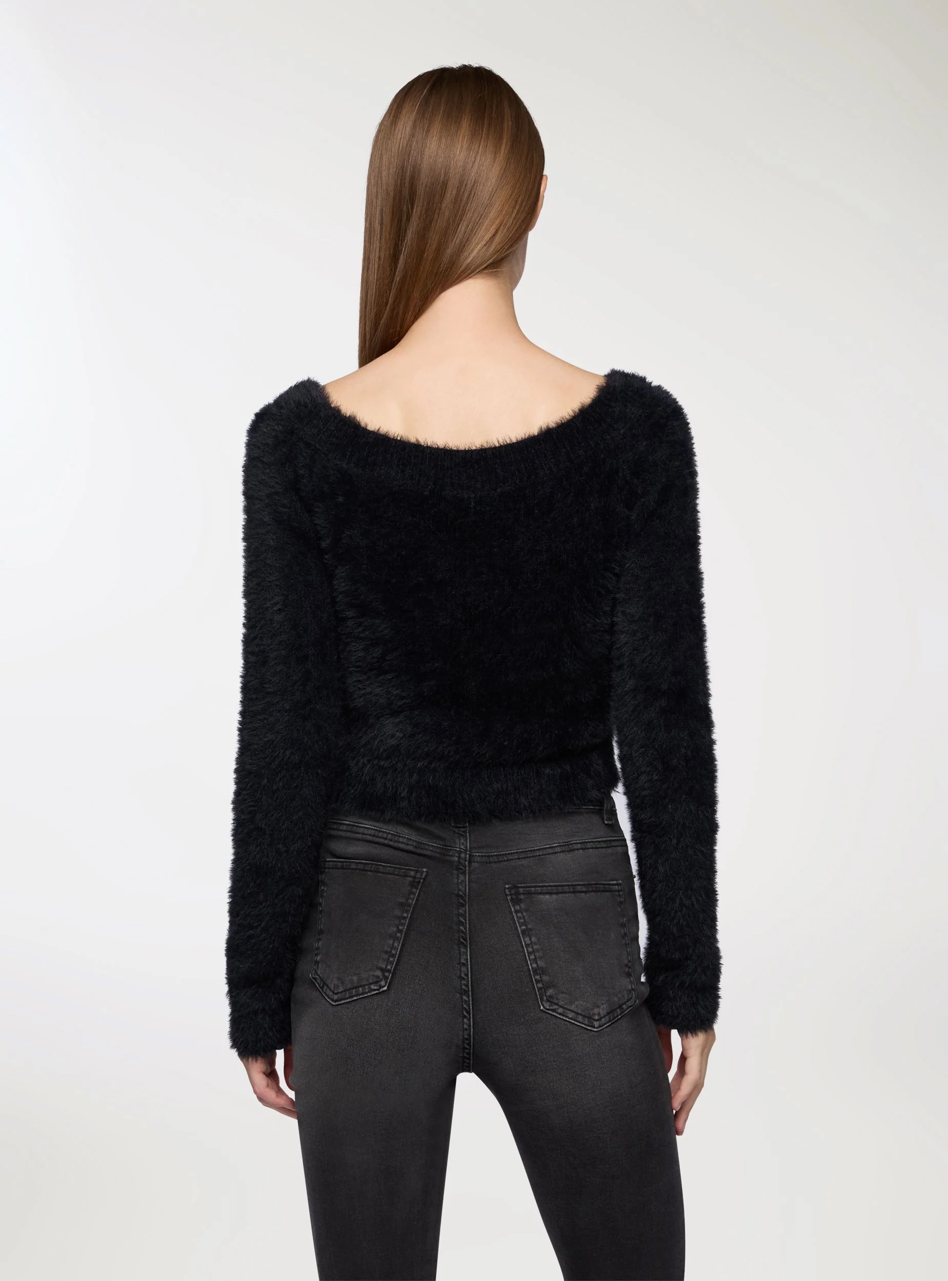 Maglia crop con ampio scollo a V