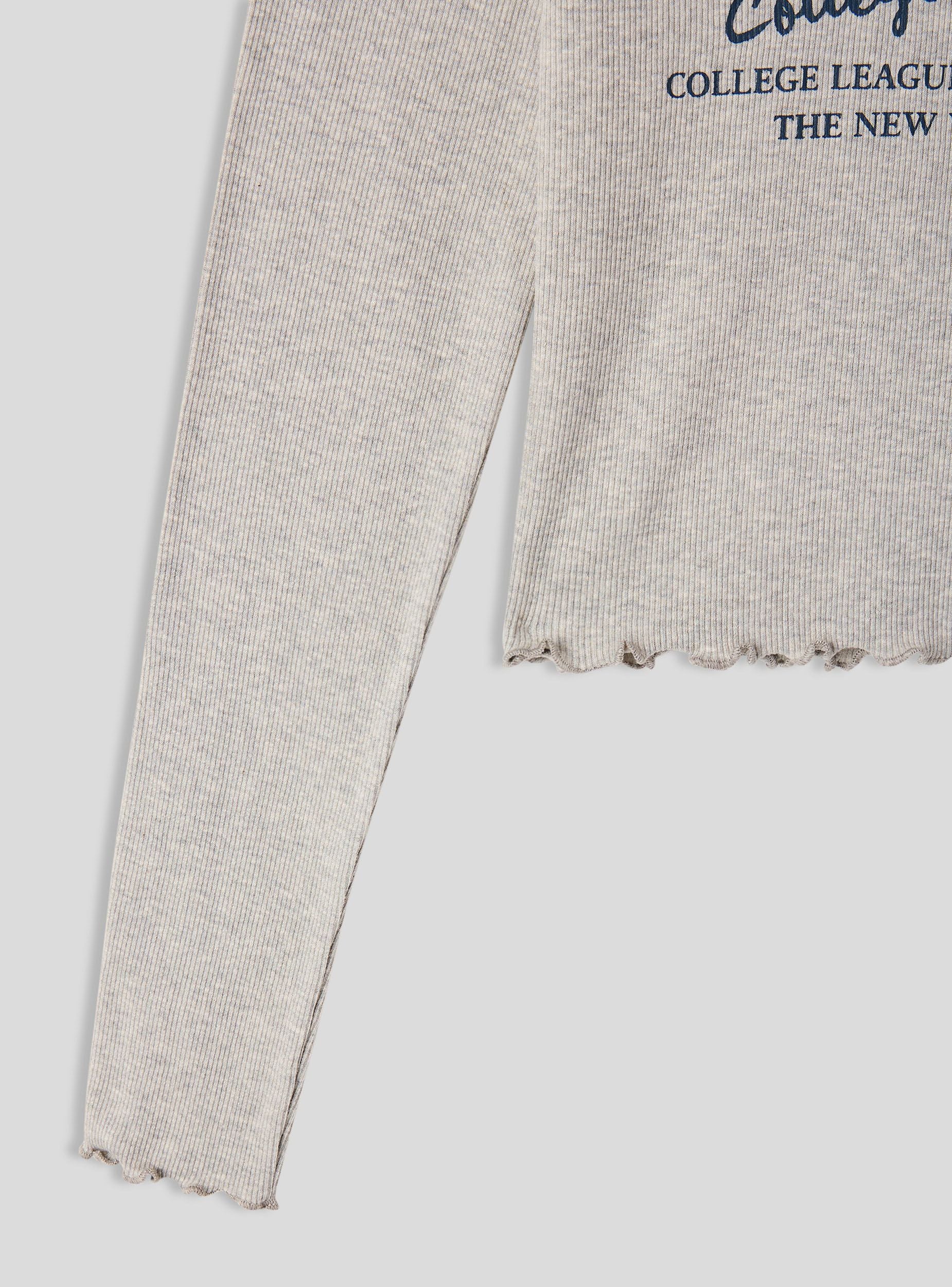 Maglia crop con cappuccio e stampa college - Image 5
