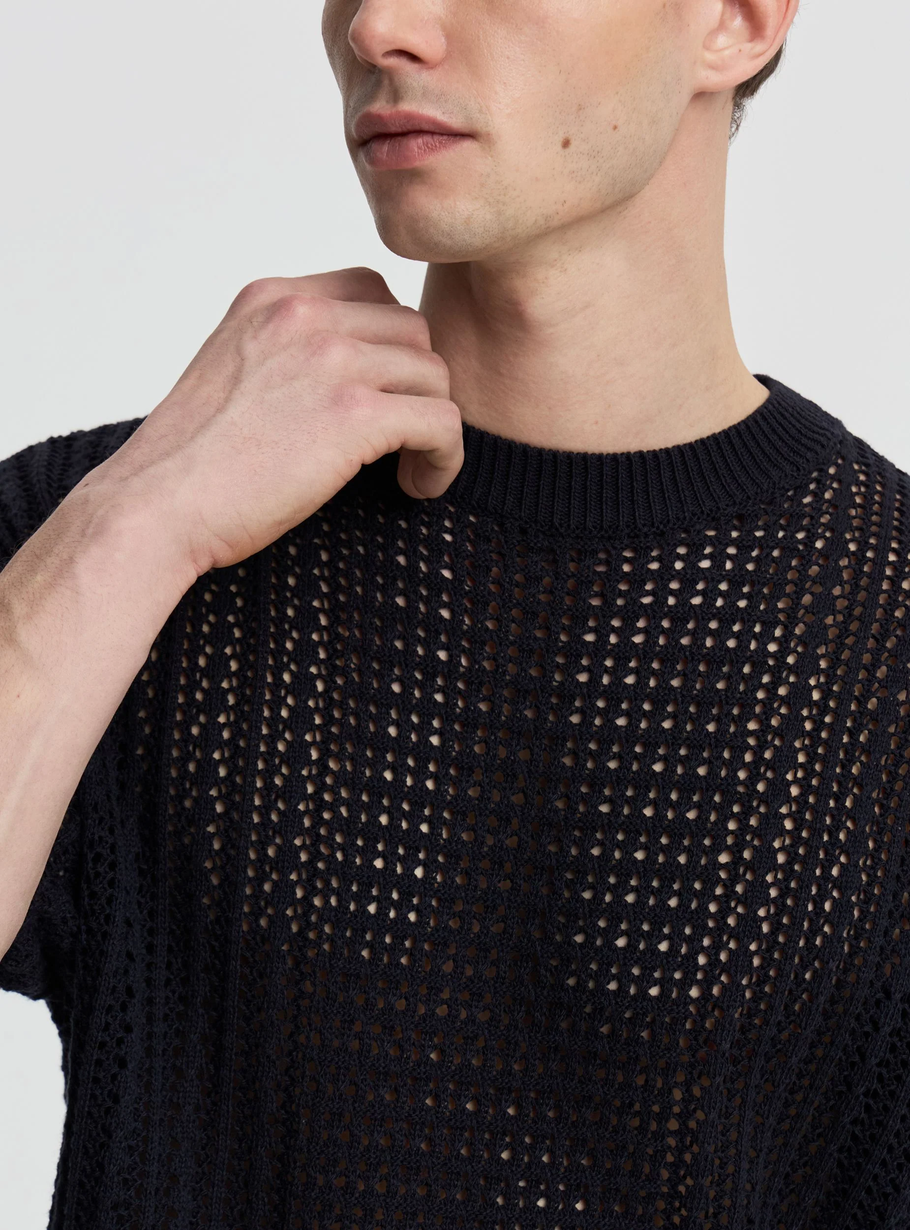 Maglia traforata a maniche corte tinta unita - Image 4