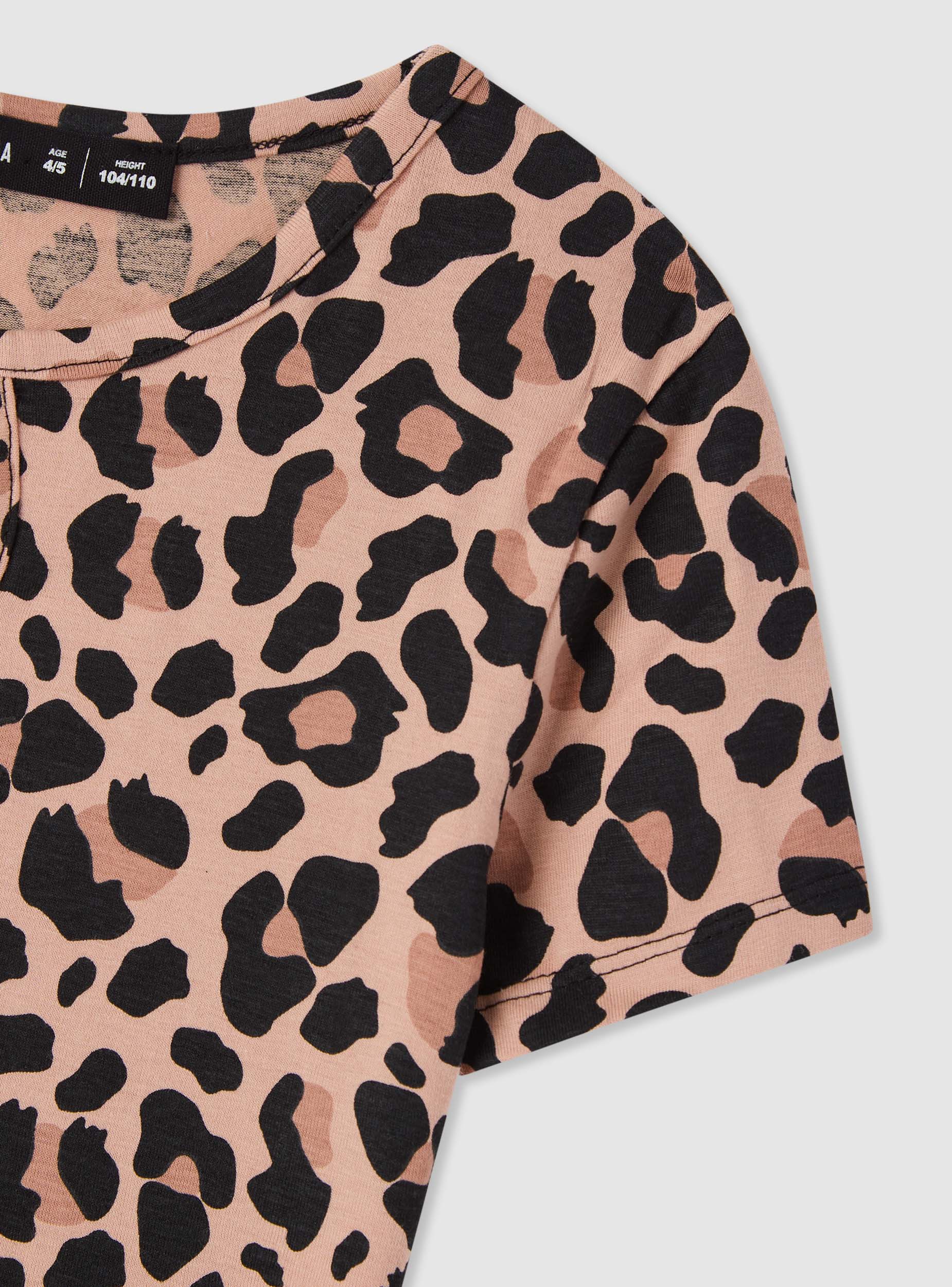 Maglietta animalier e cut-out