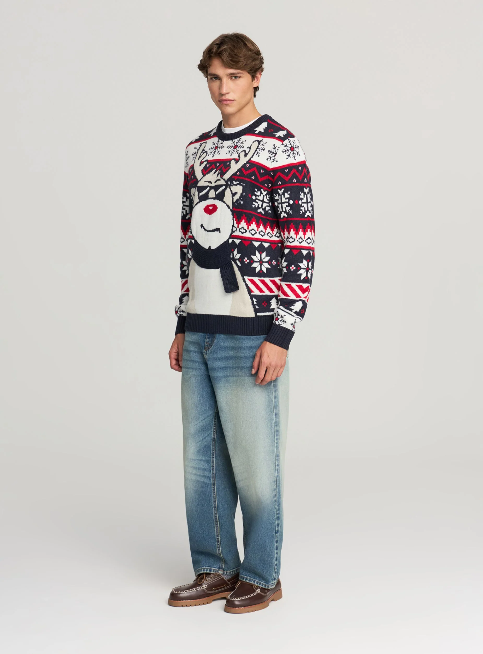 Maglione con renna e motivo natalizio - Image 3