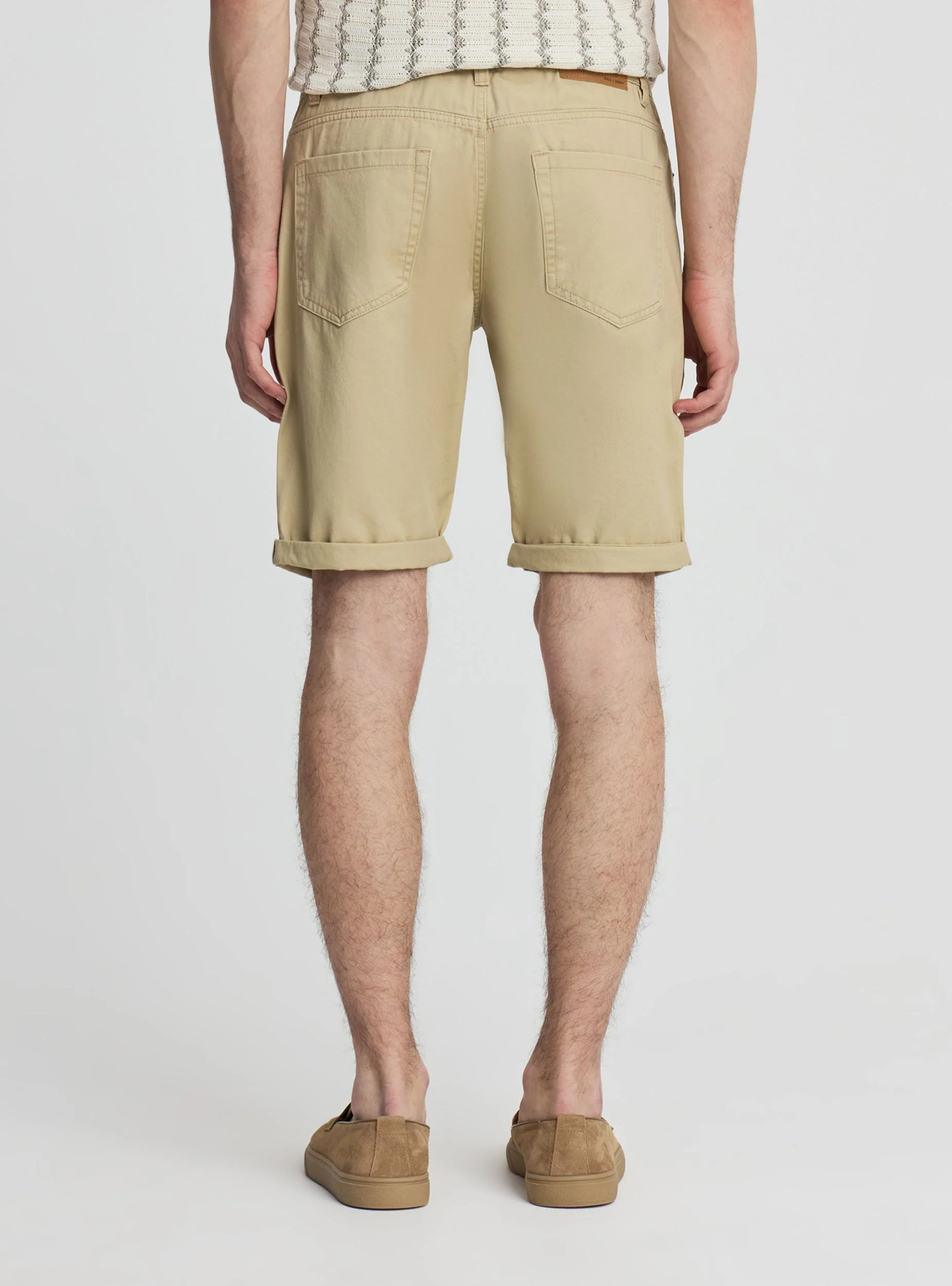 Pantaloncini a 5 tasche con risvolto - Image 2