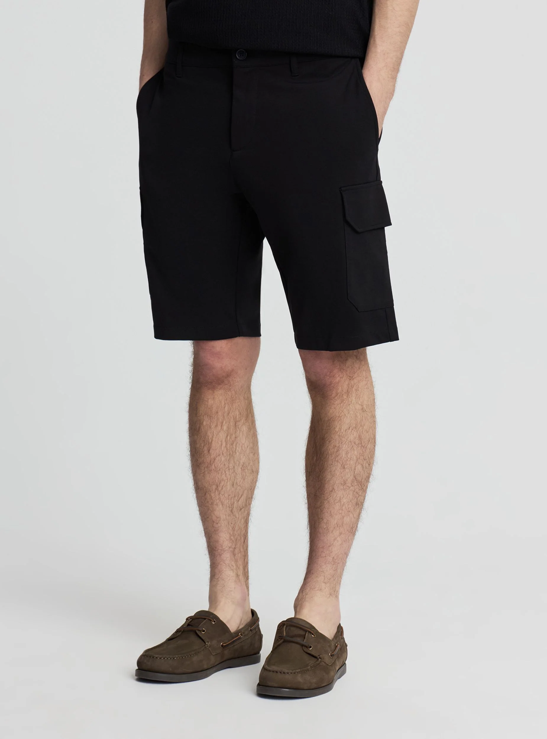 Pantaloncini cargo a tinta unita - Image 2