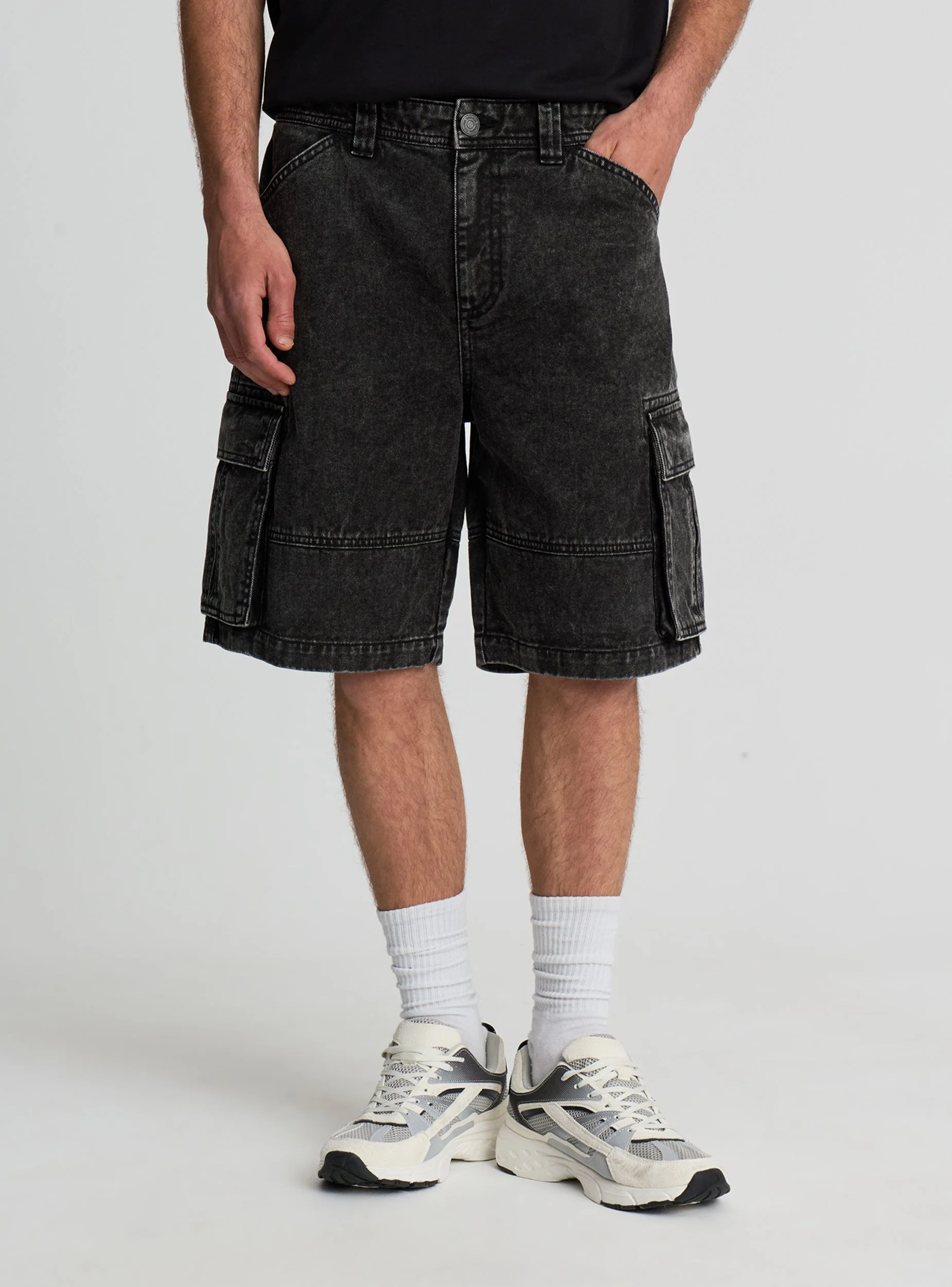 Pantaloncini cargo in denim - Image 3