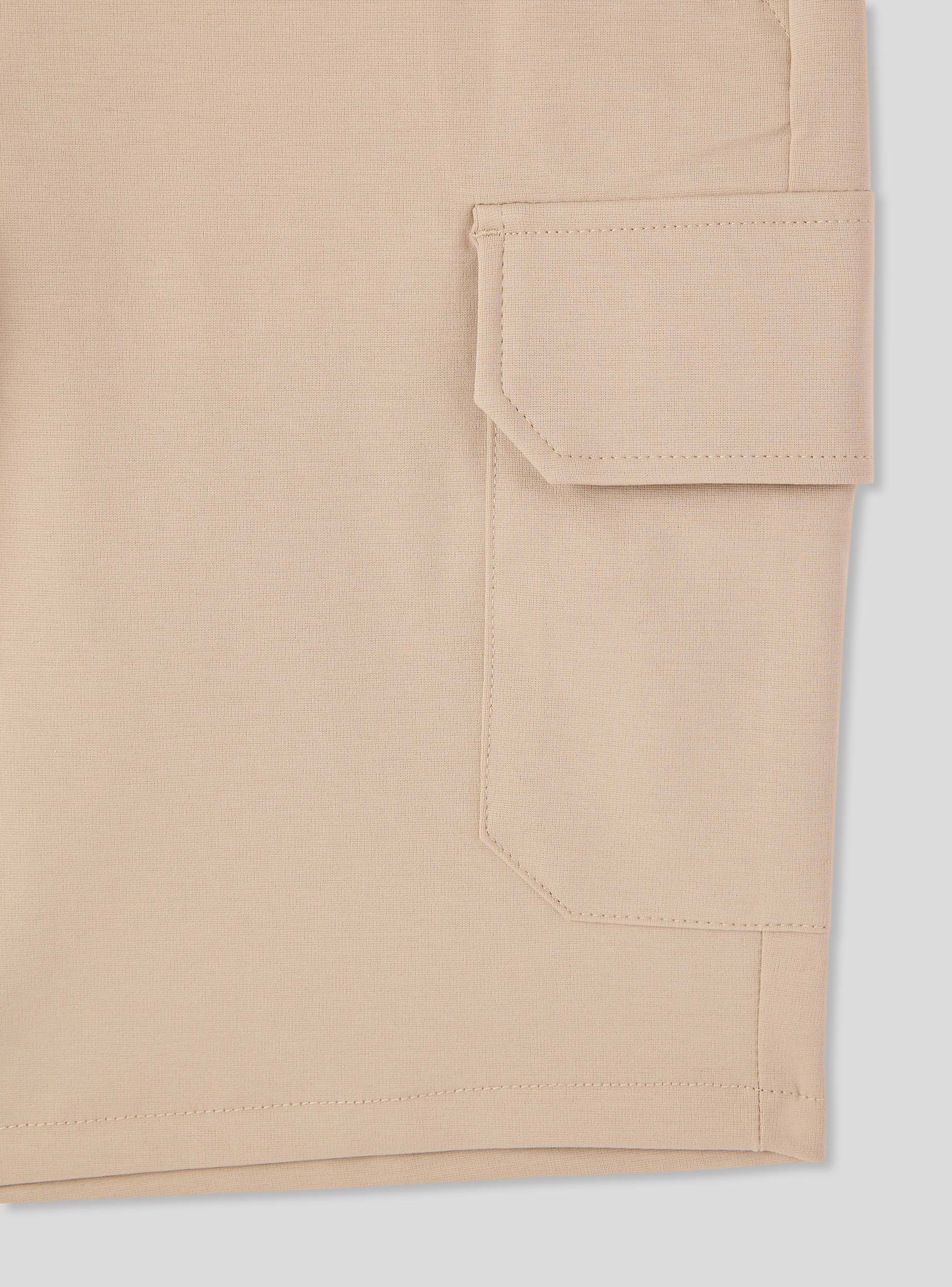 Pantaloncini cargo tinta unita - Image 2