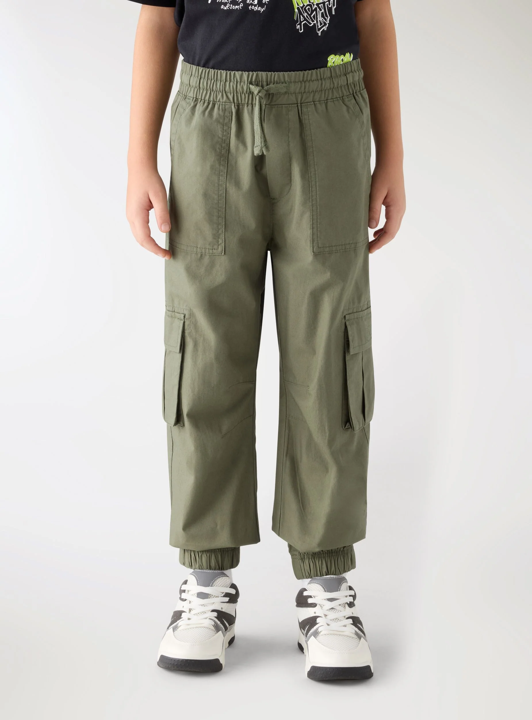 Pantaloncini cargo tinta unita - Image 2