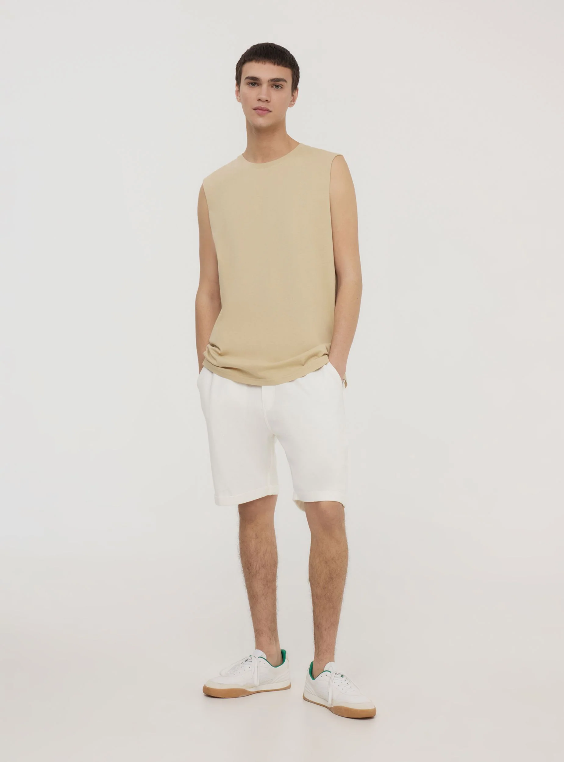 Pantaloncini chino in felpa leggeri - Image 3
