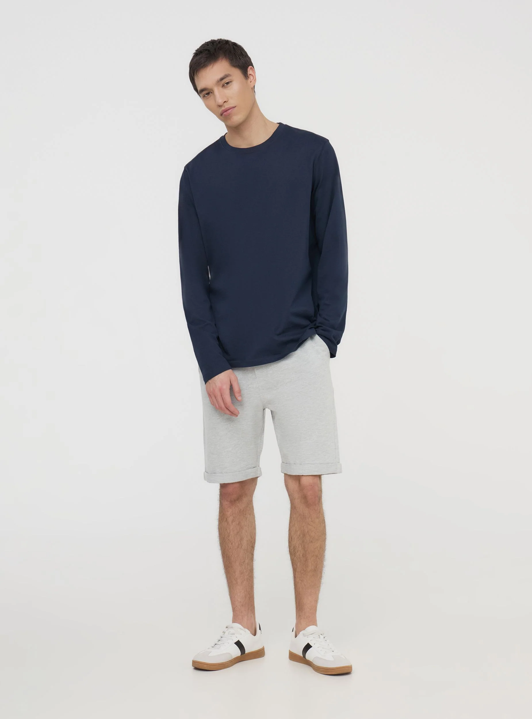 Pantaloncini chino in felpa leggeri - Image 3