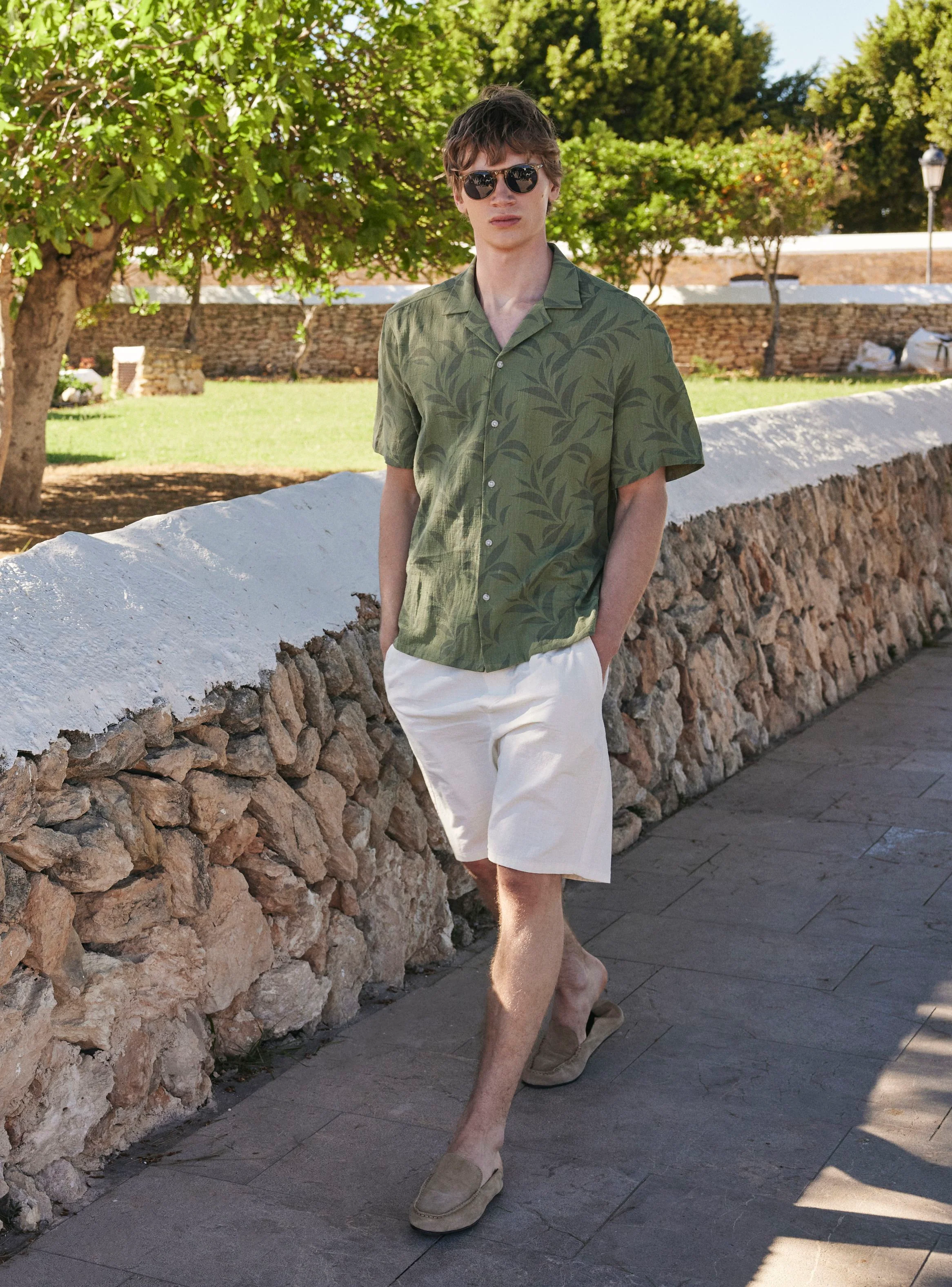 Pantaloncini chino in lino con pinces - Image 8
