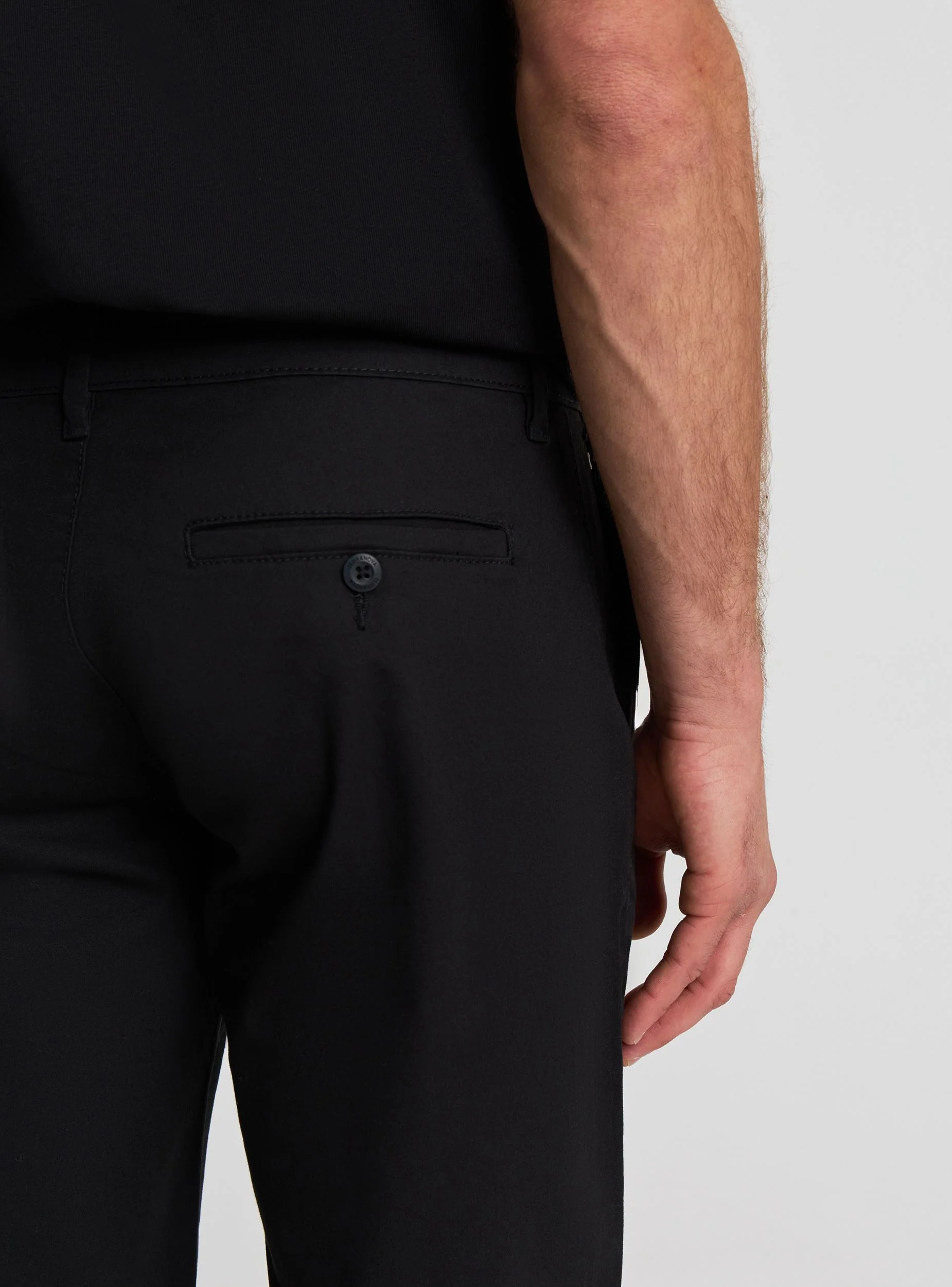 Pantaloncini chinos a tinta unita - Image 4
