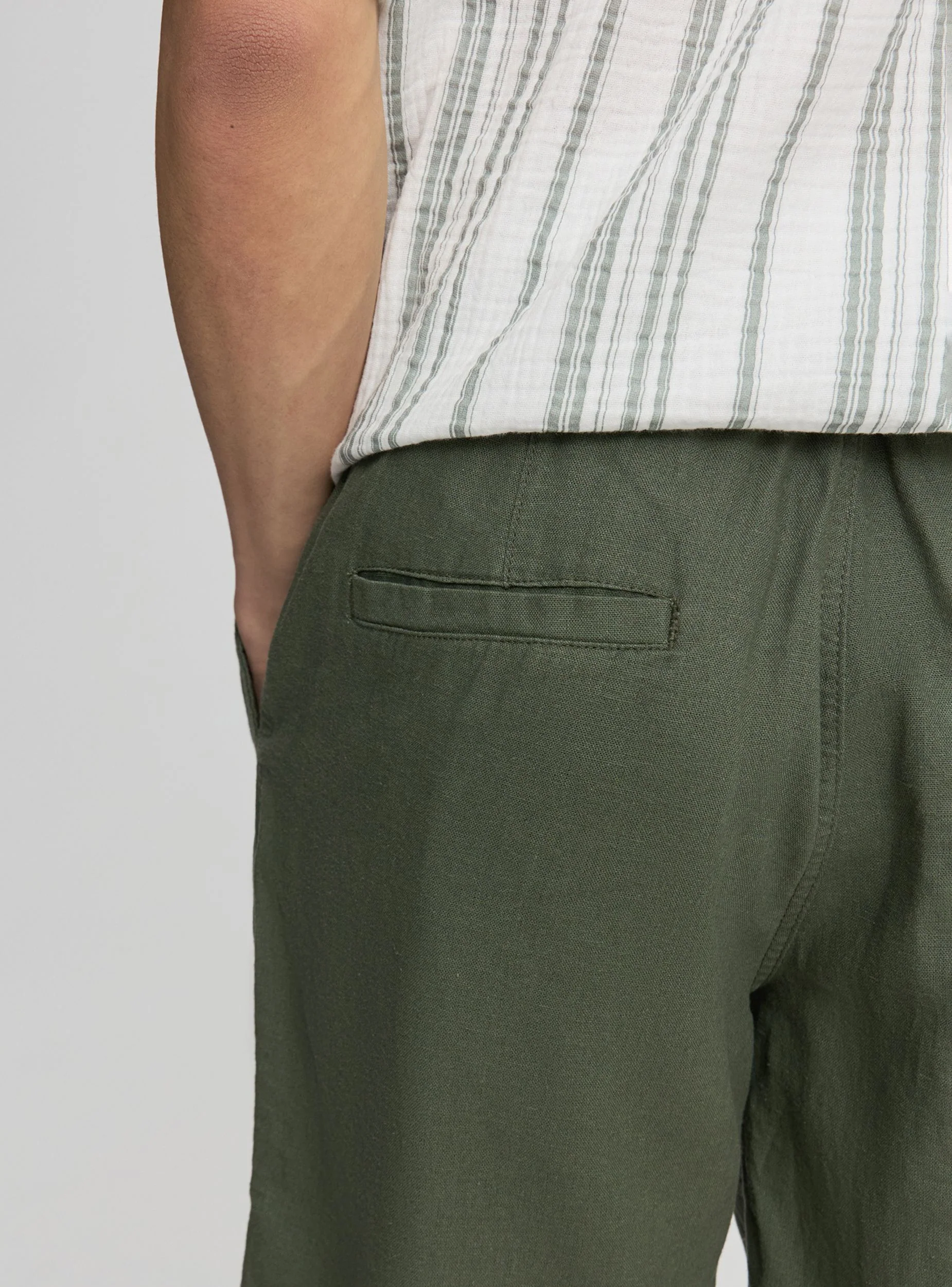 Pantaloncini chinos con coulisse effetto lino a tinta unita - Image 3