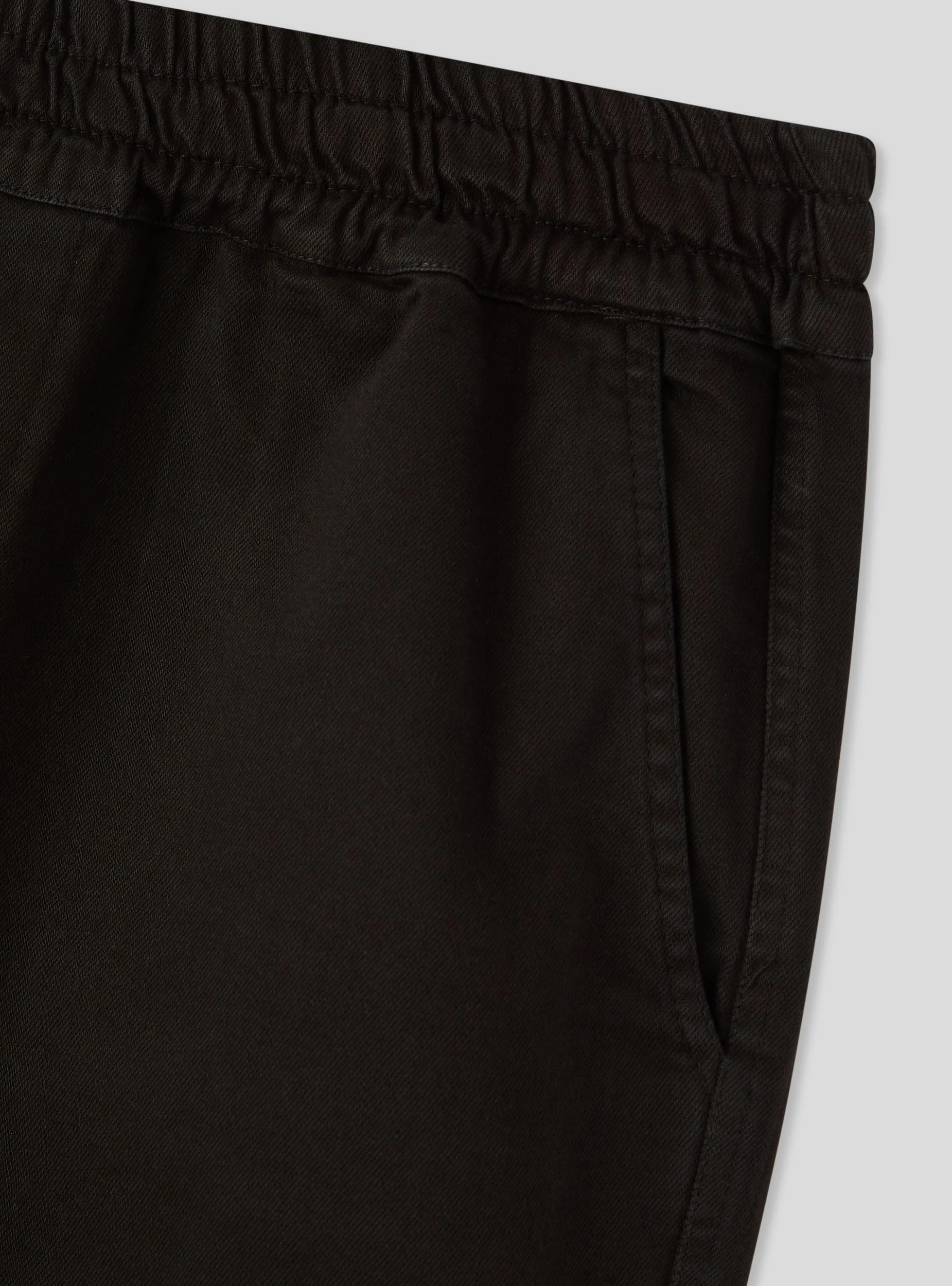 Pantaloncini con elastico in vita