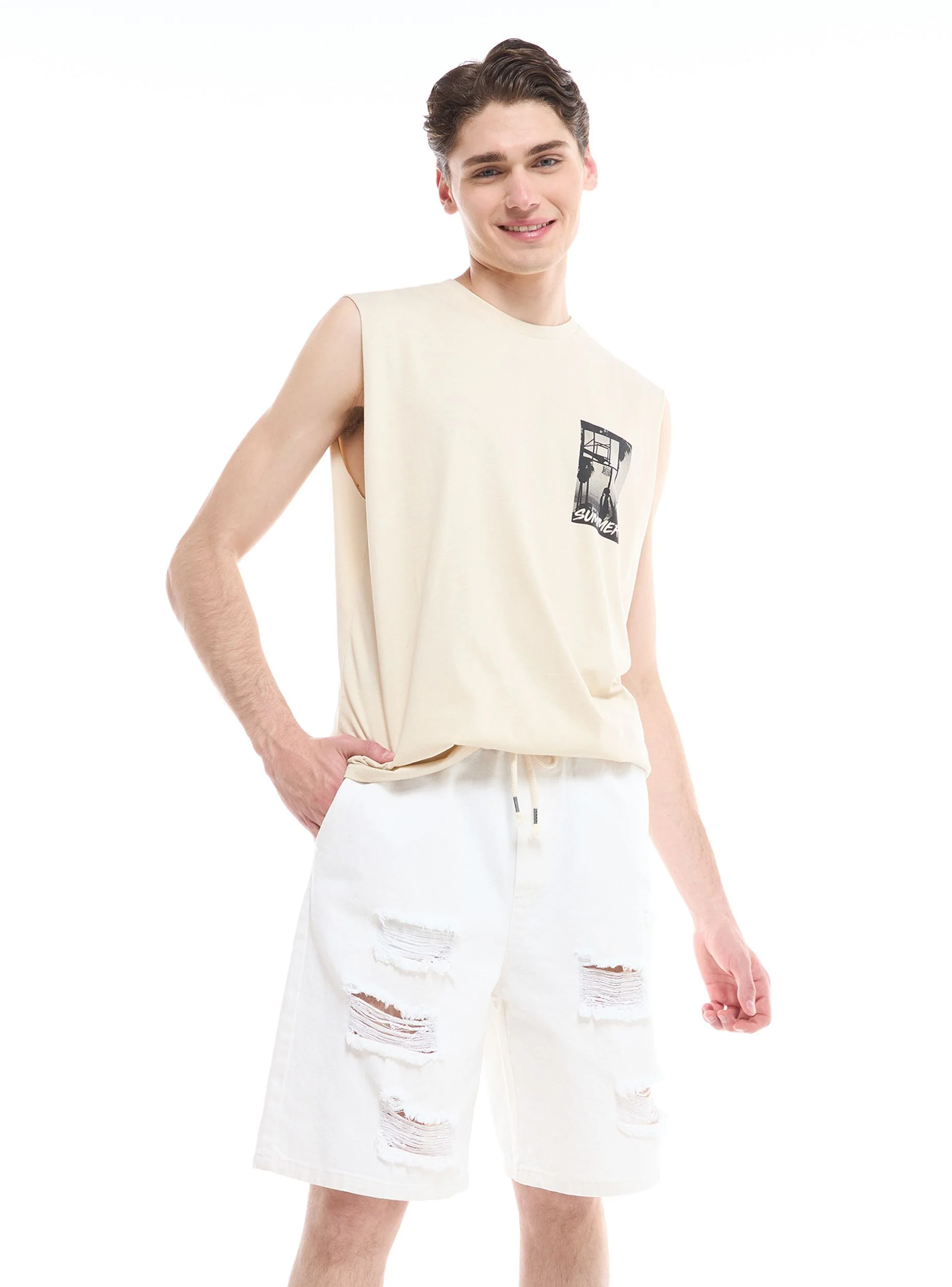 Pantaloncini con strappi e catena - Image 6