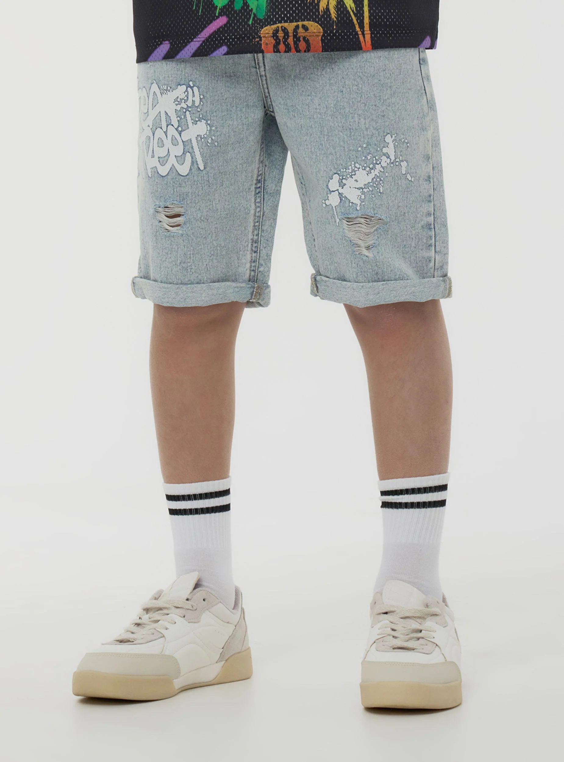 Pantaloncini in denim con scritta - Image 3