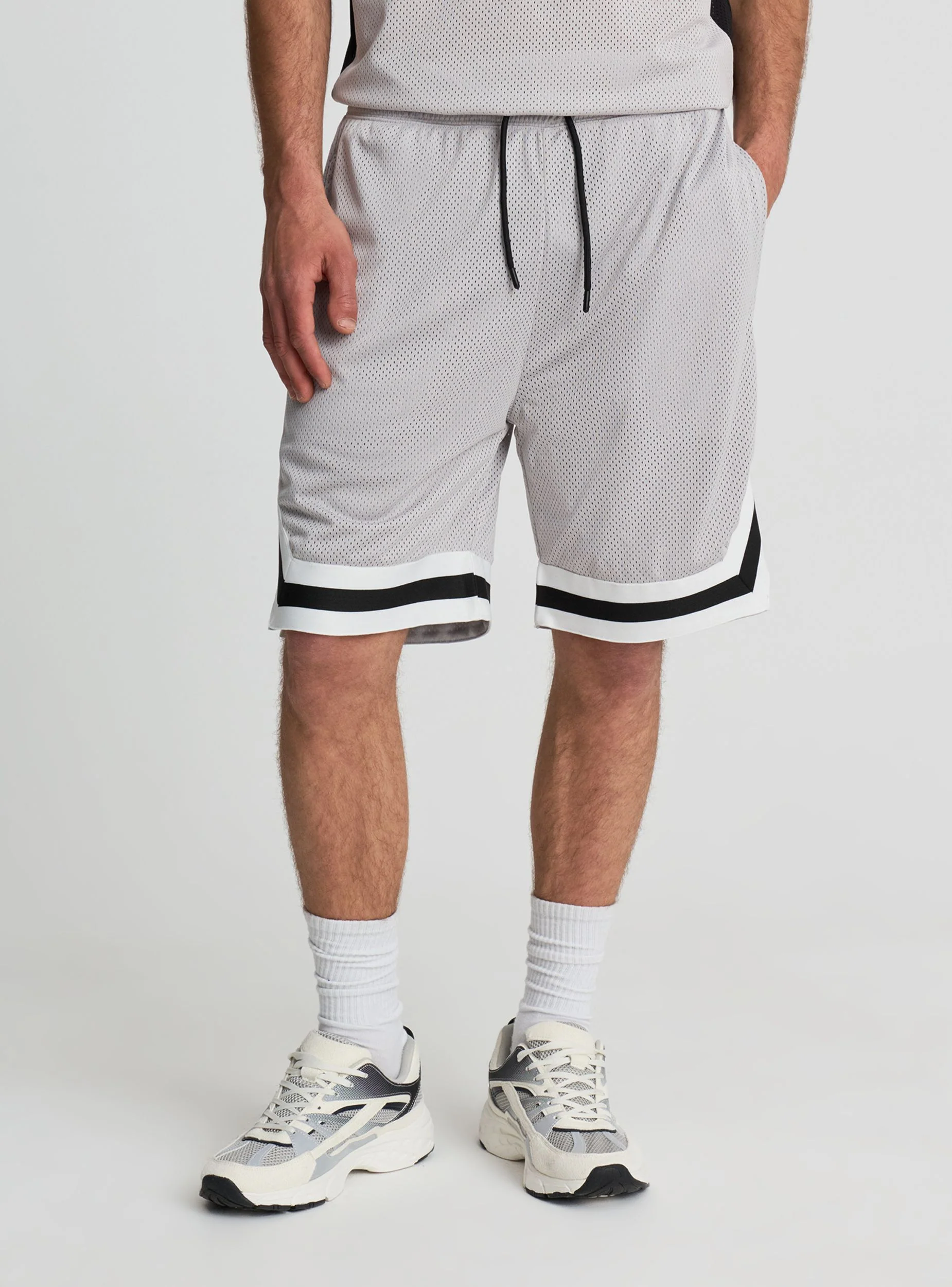 Pantaloncini in rete stile basket con bande a contrasto - Image 3