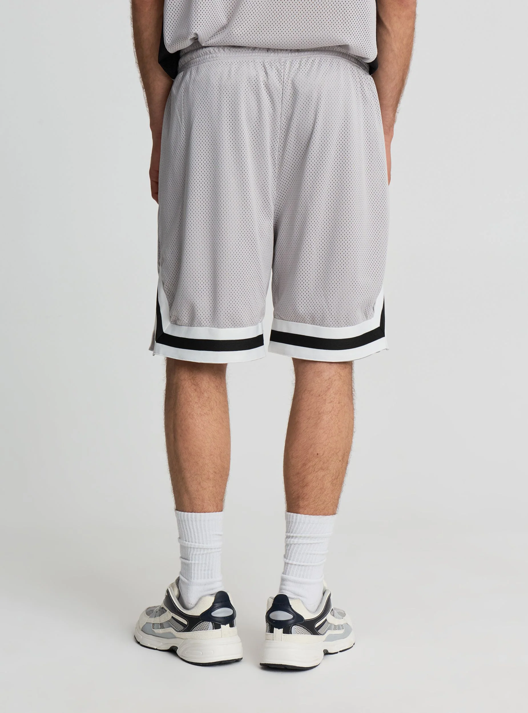 Pantaloncini in rete stile basket con bande a contrasto - Image 4