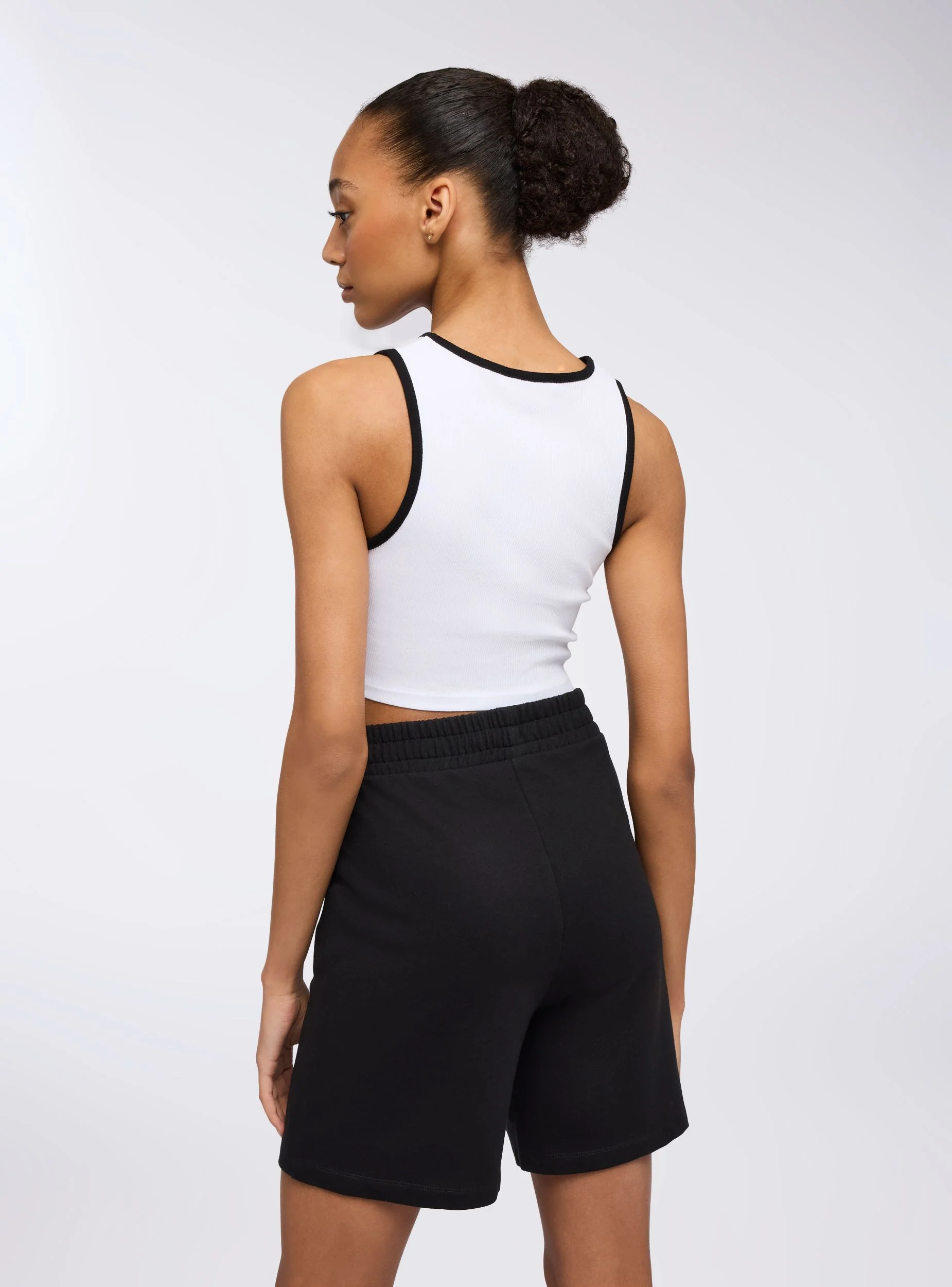 Pantaloncini leggeri con elastico in vita - Image 2