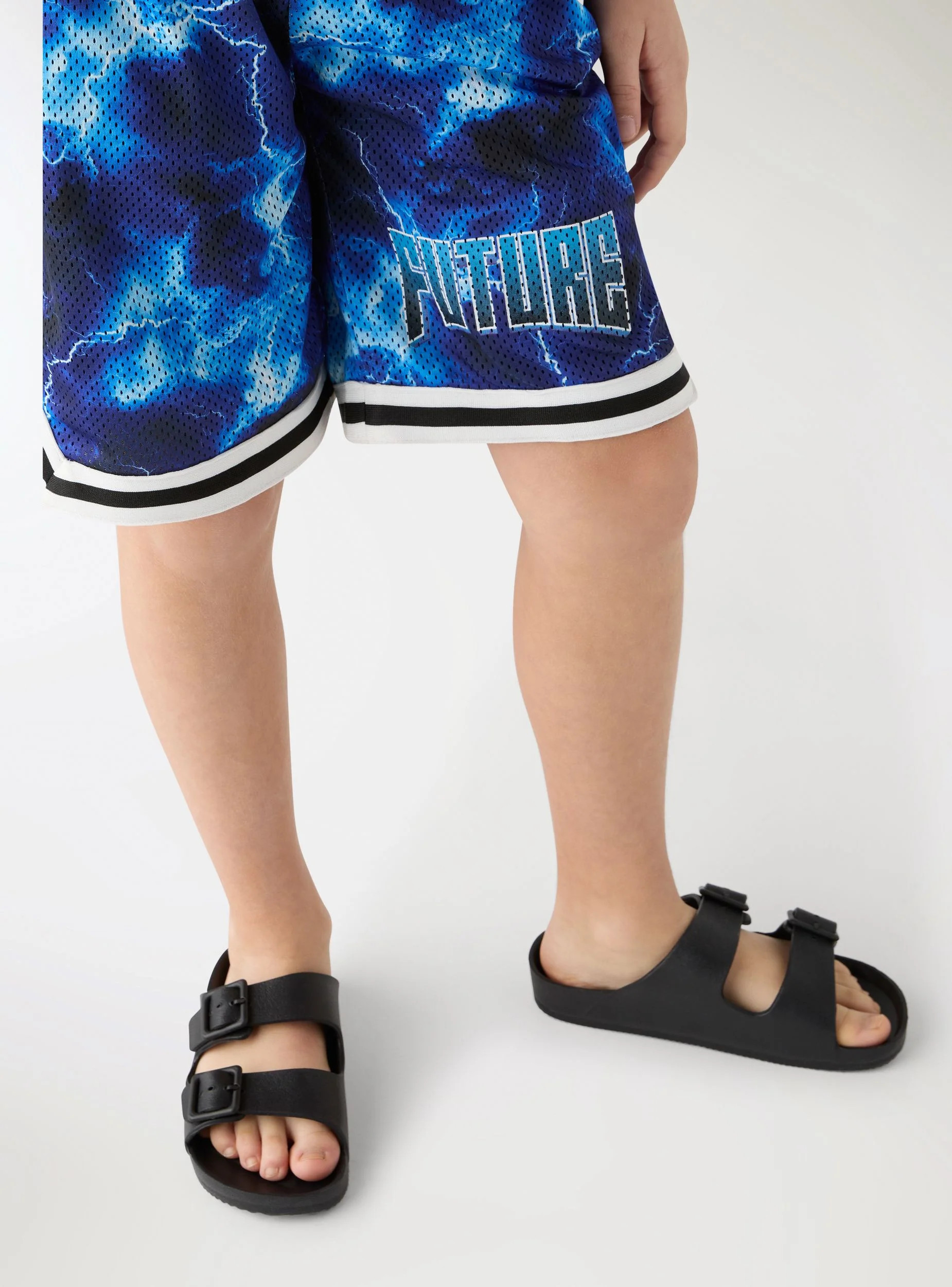 Pantaloncini sportivi in rete con stampa fulmini e scritta - Image 3