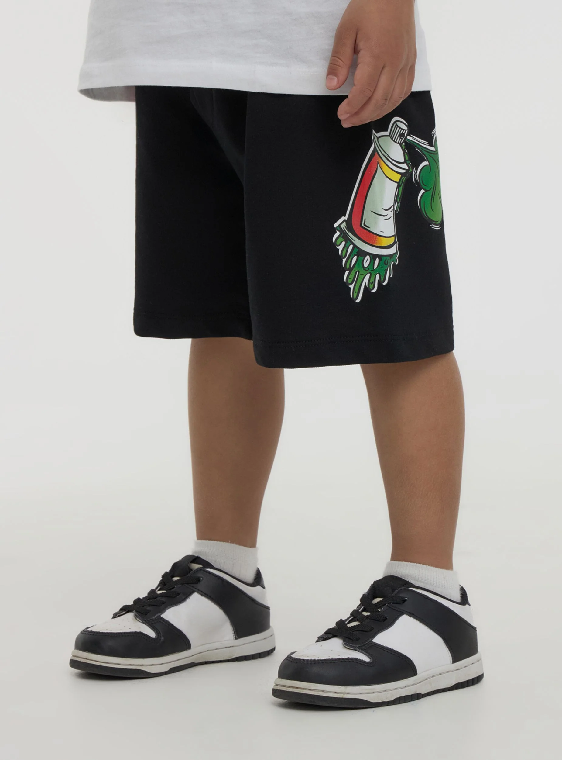 Pantaloncini tuta con stampe graffiti - Image 3