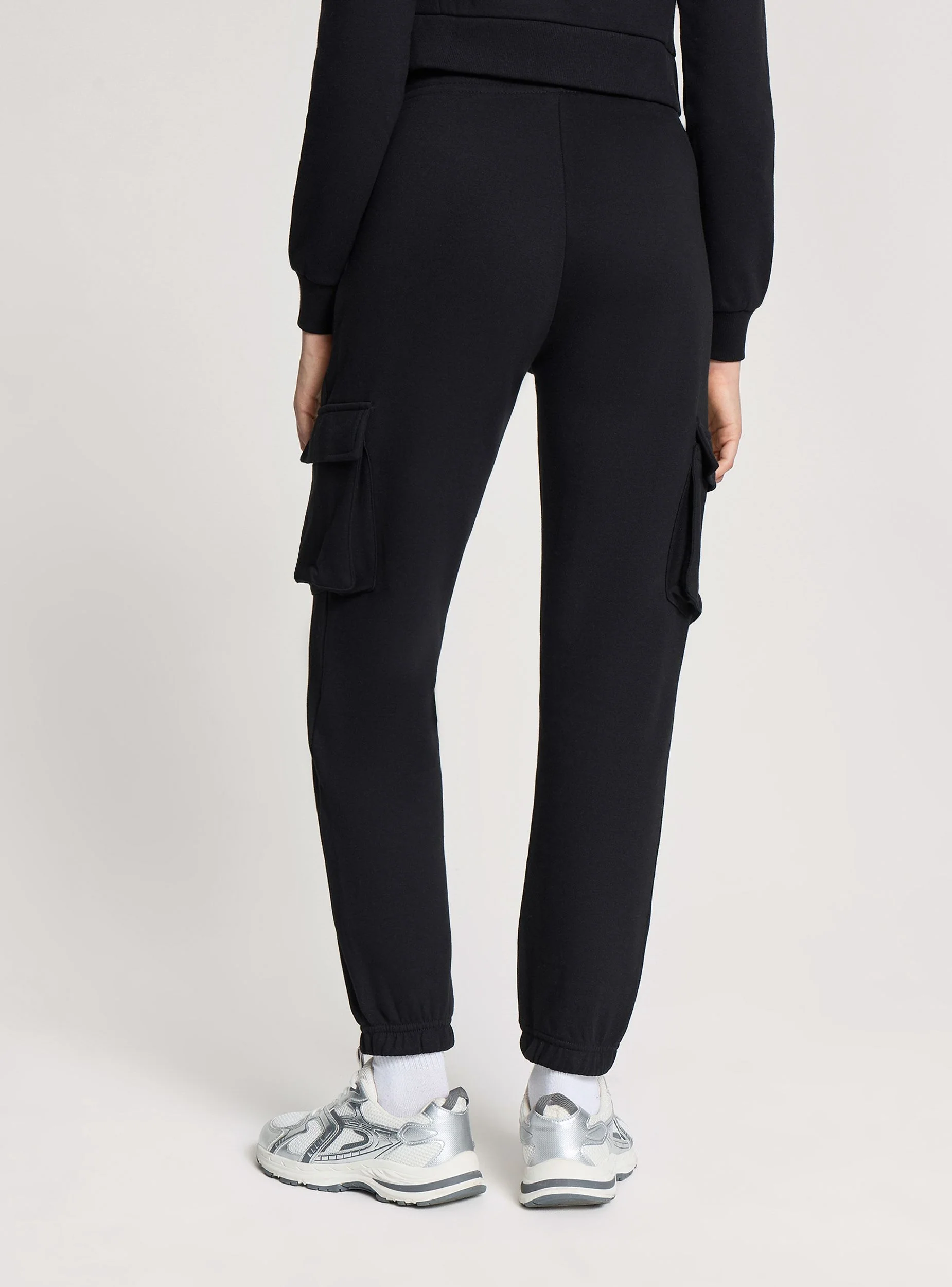 Pantalone ginnico cargo a vita alta