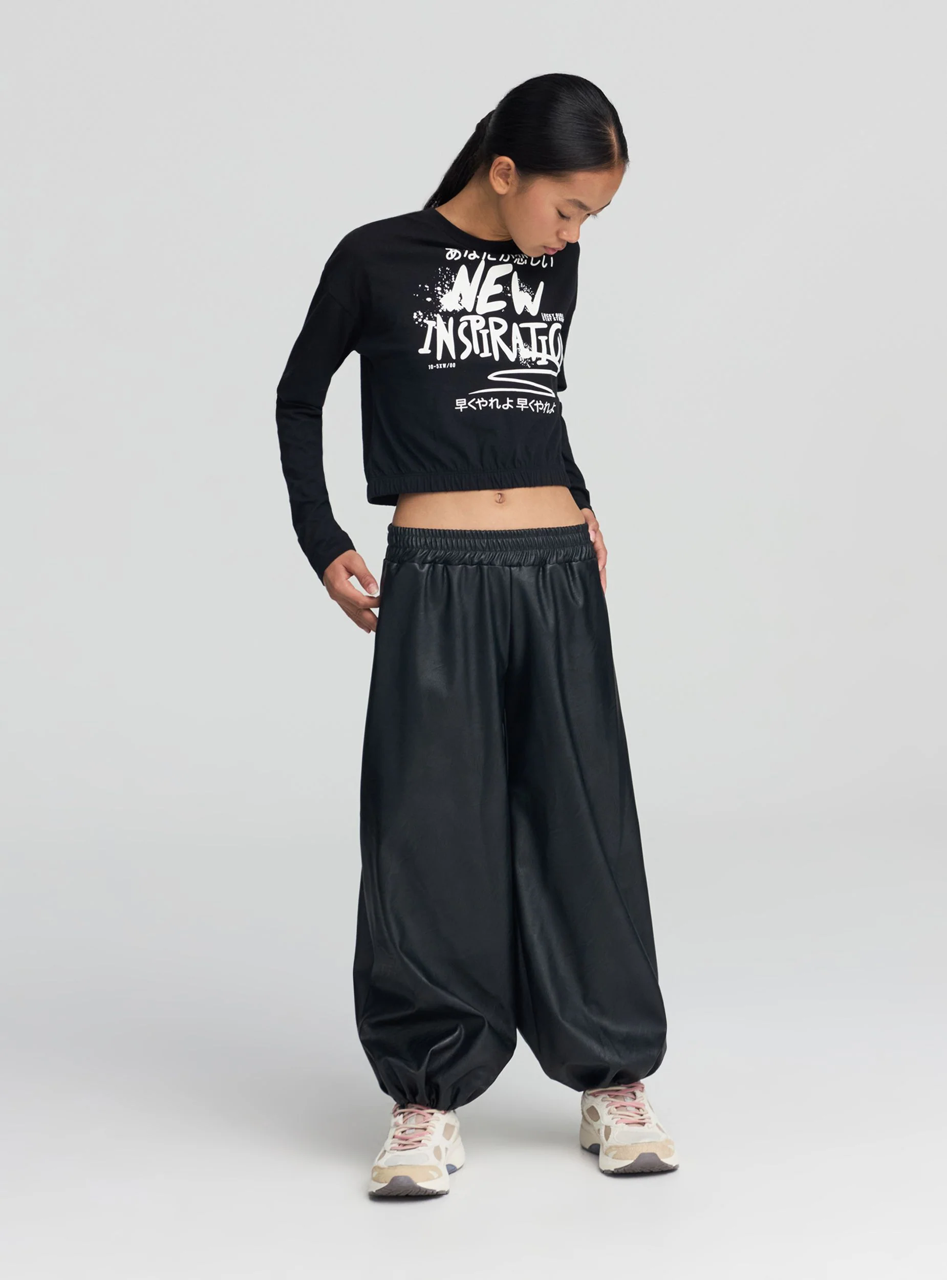 Pantaloni baggy in similpelle - Image 3