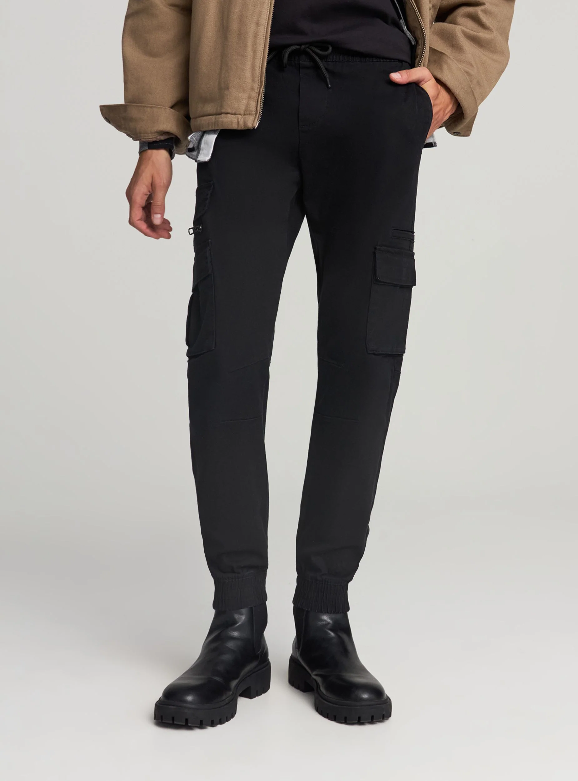 Pantaloni cargo con coulisse