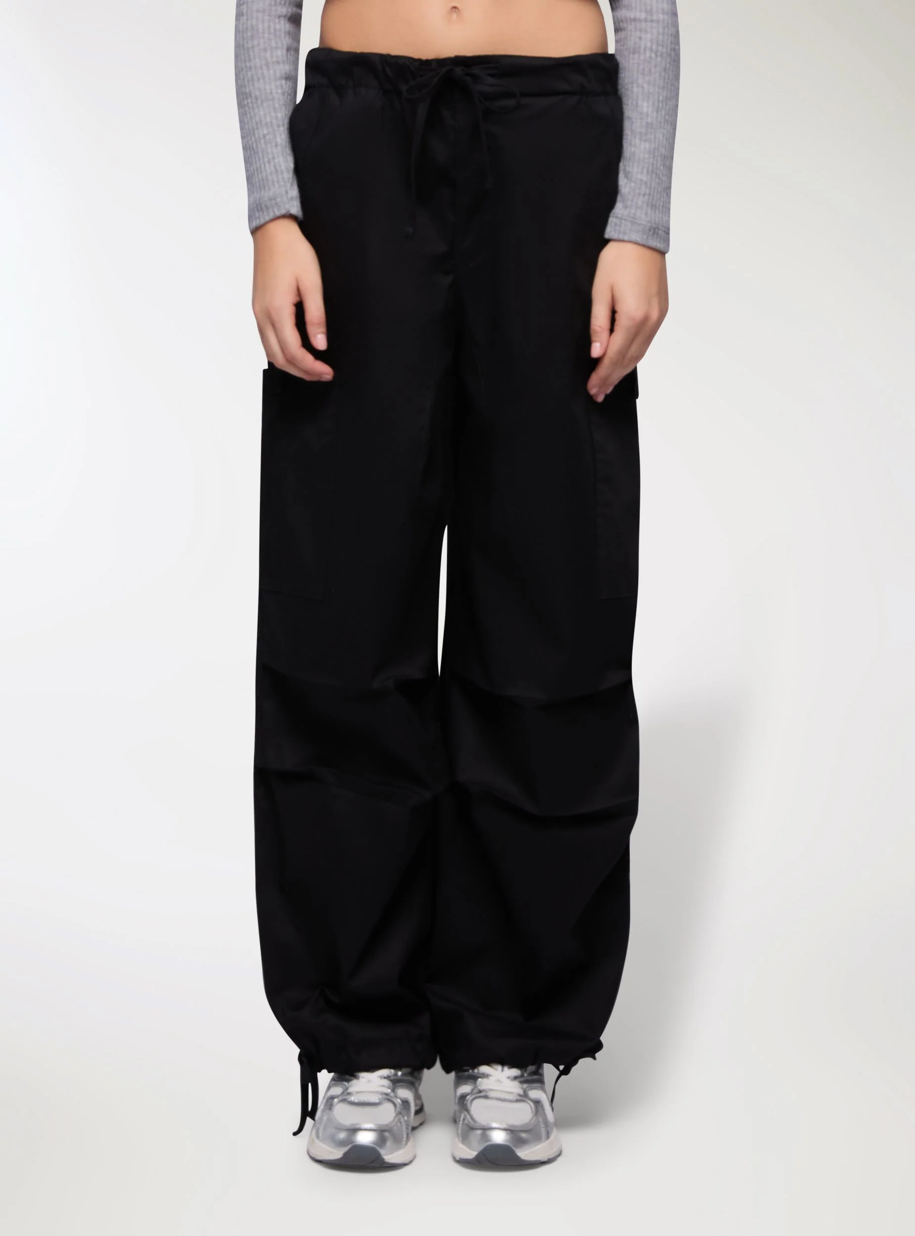 Pantaloni cargo con coulisse - Image 4