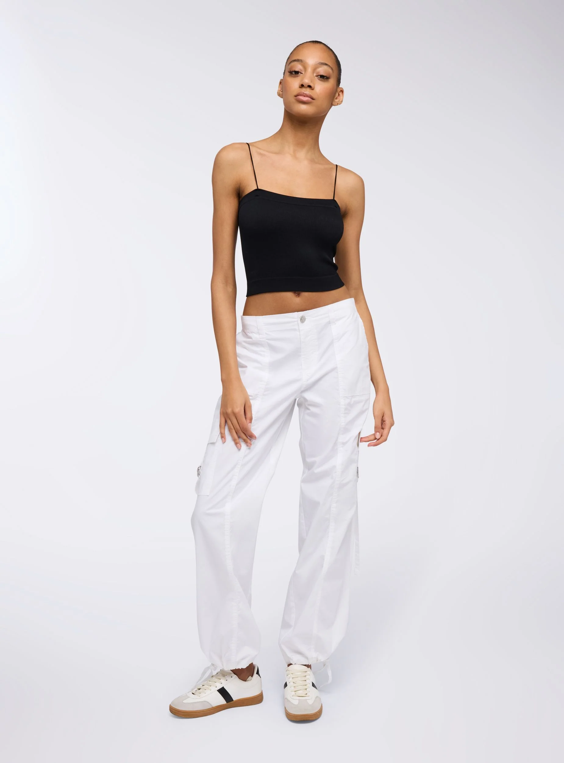 Pantaloni cargo con coulisse sul fondo - Image 2