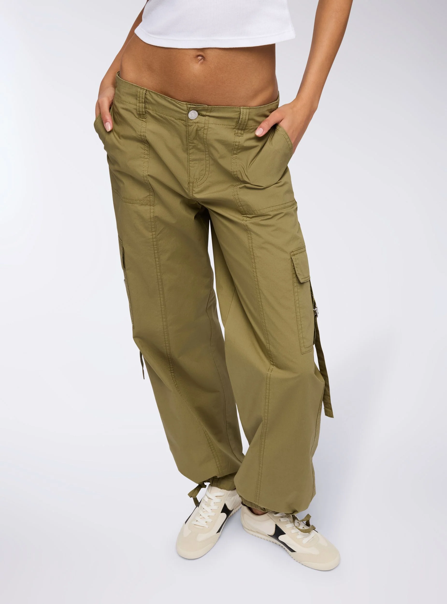 Pantaloni cargo con coulisse sul fondo - Image 3