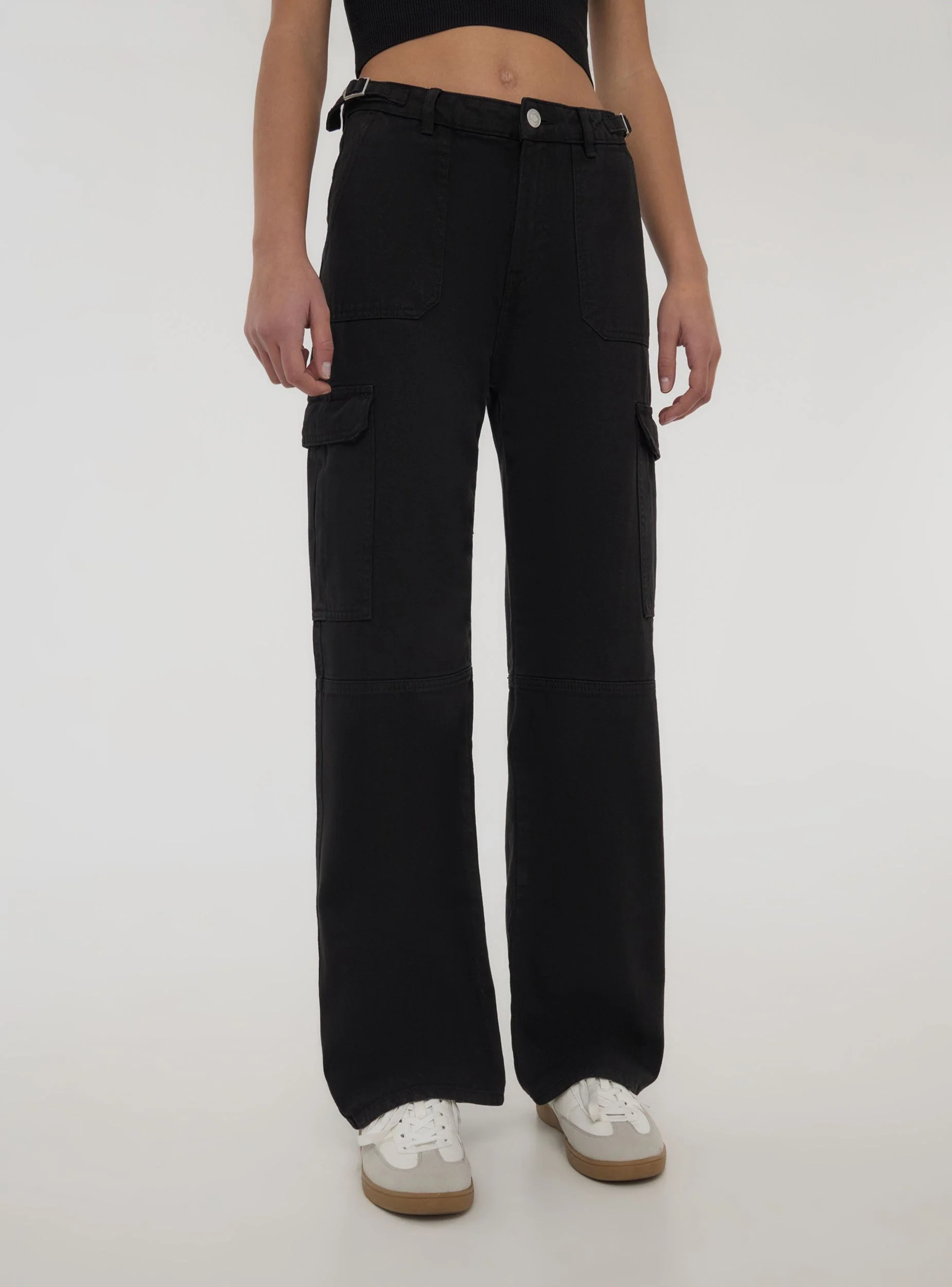 Pantaloni cargo con fascette regolabili