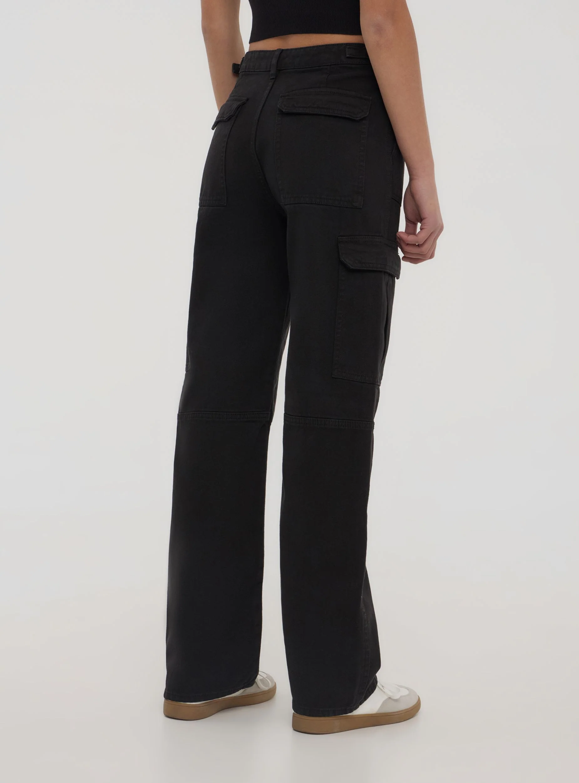 Pantaloni cargo con fascette regolabili - Image 2