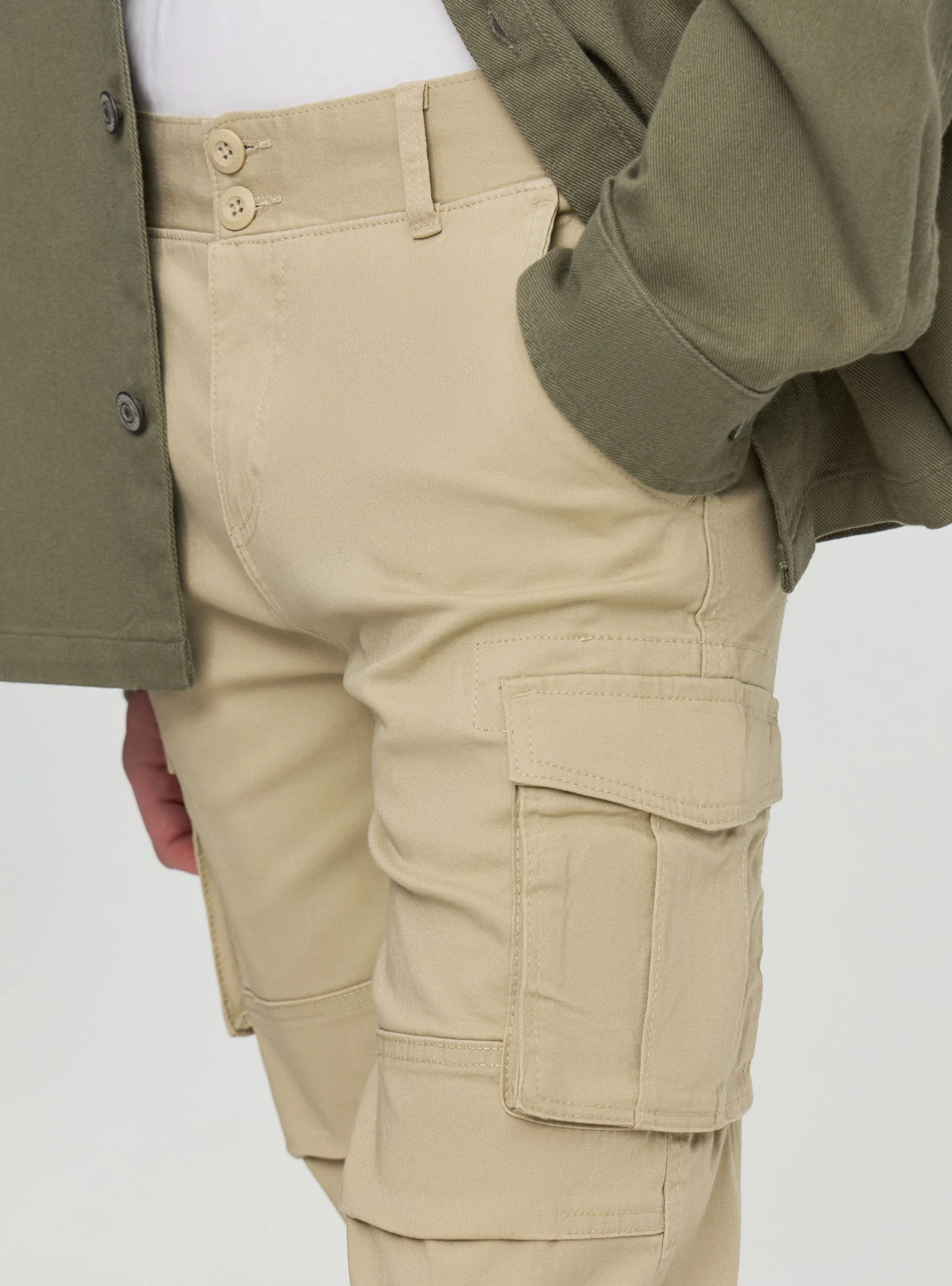 Pantaloni cargo con polsini - Image 3