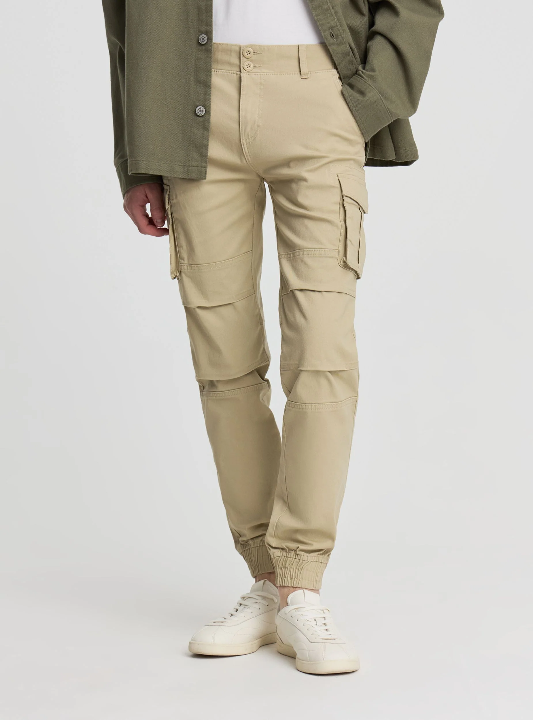 Pantaloni cargo con polsini - Image 4