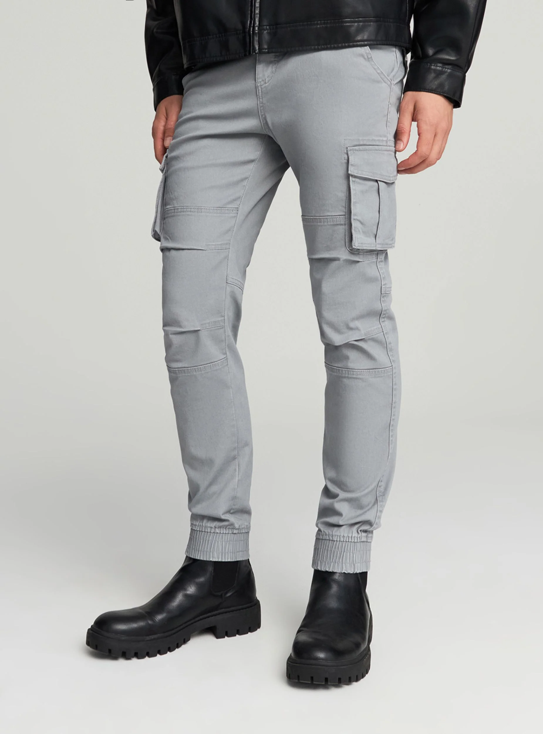 Pantaloni cargo skinny con polsini